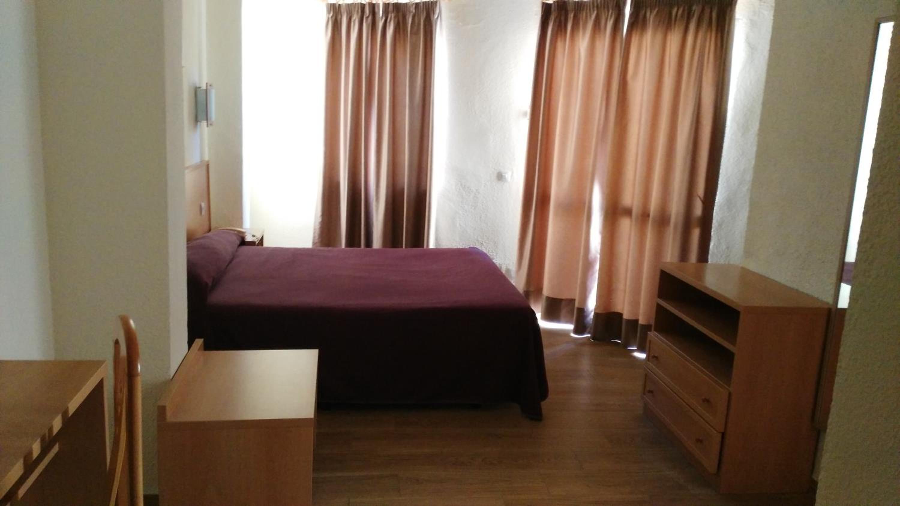 Twin Room - Photo 4