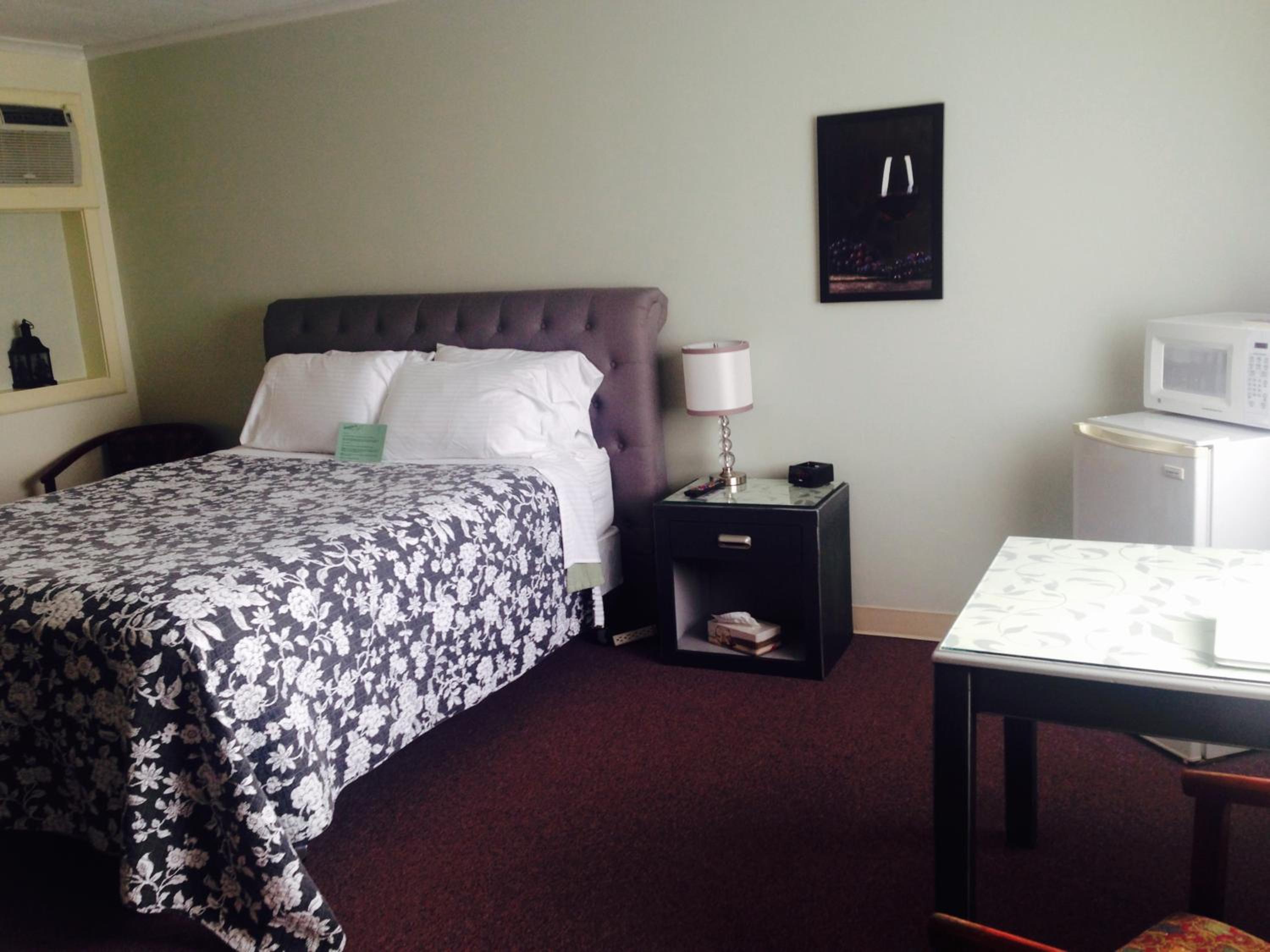 Queen Room photo 1