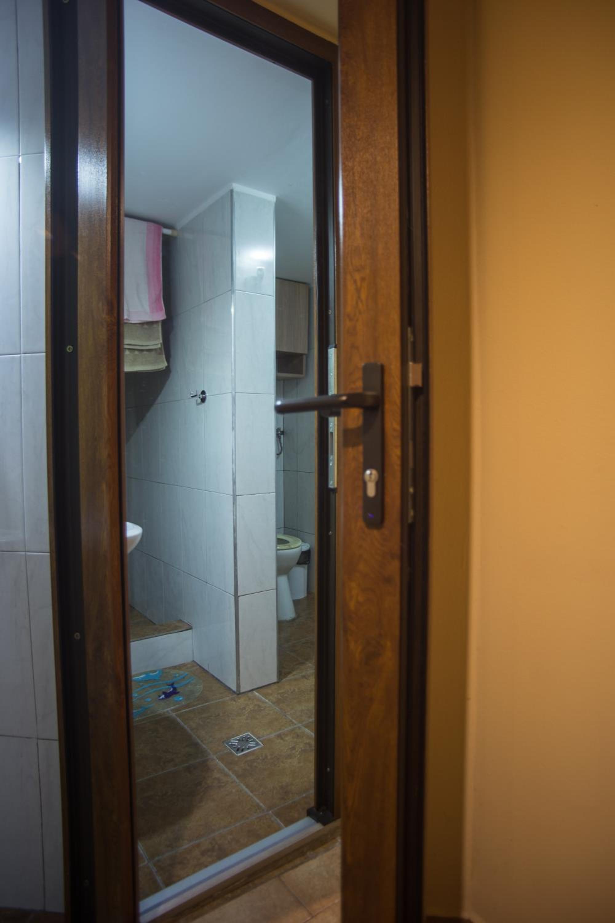 Studio Apartment - Split-Level - Photo 21