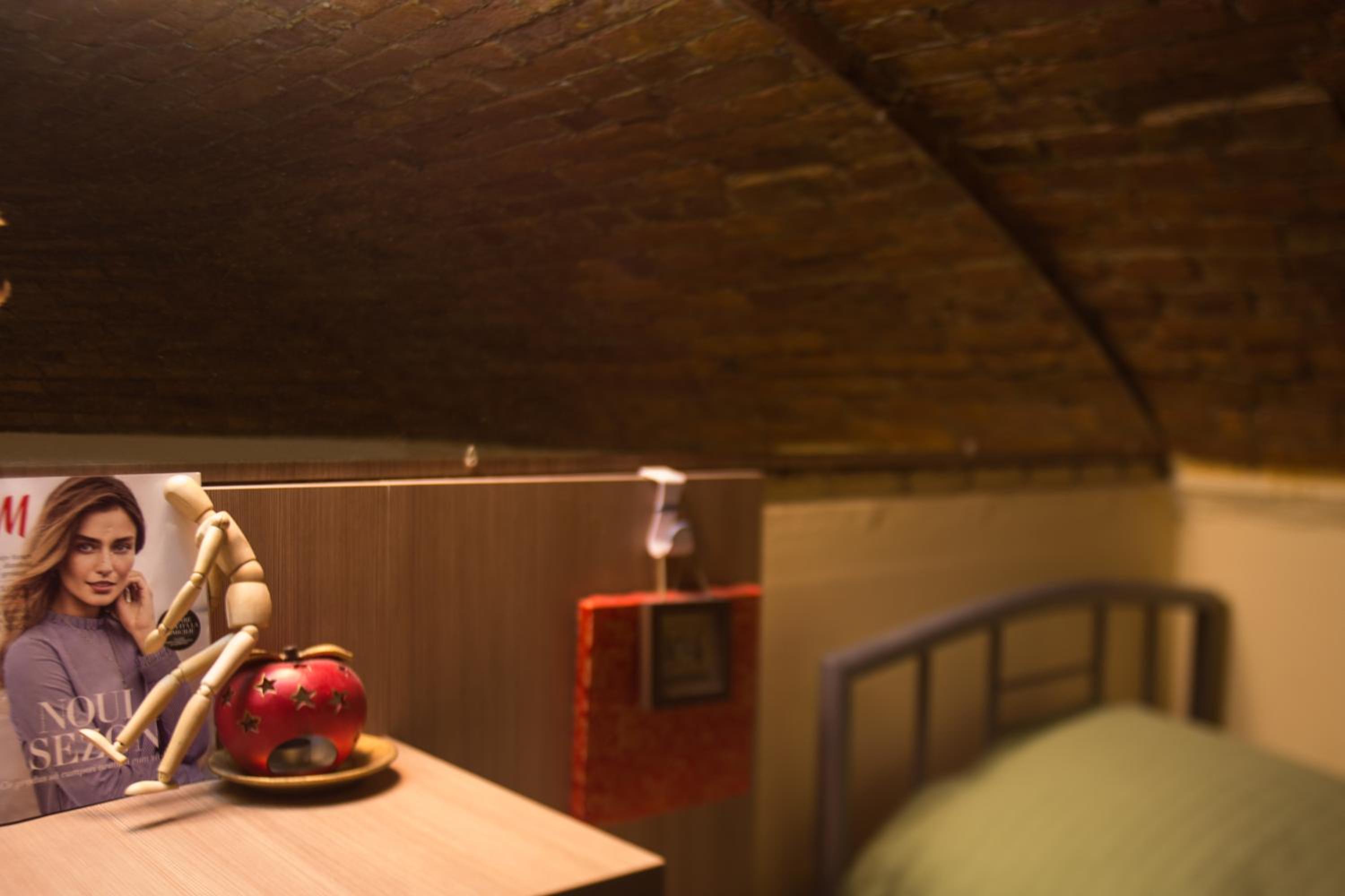 Studio Apartment - Split-Level - Photo 22