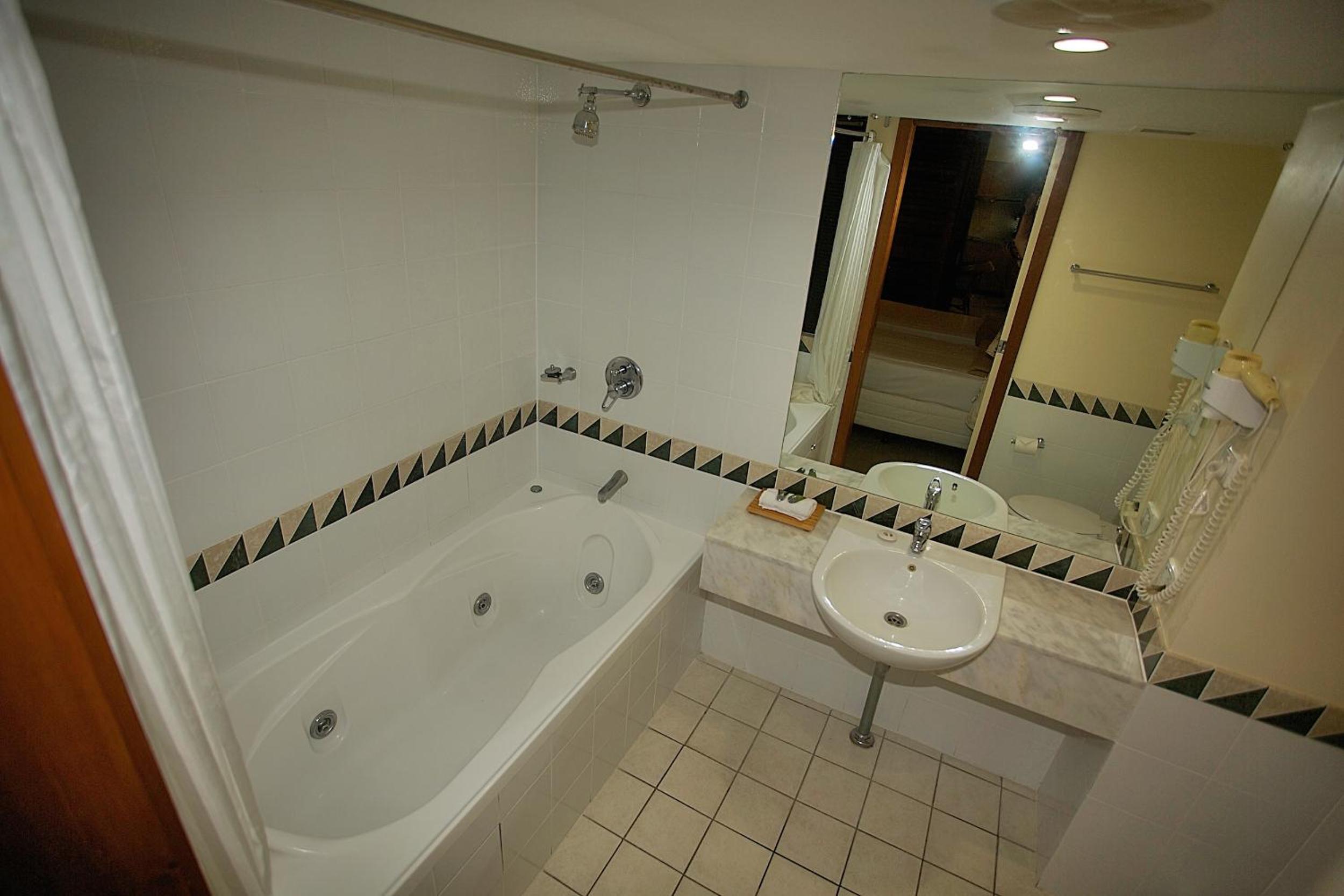 Deluxe One Bedroom Apartment - Lower Ground Floor photo 2