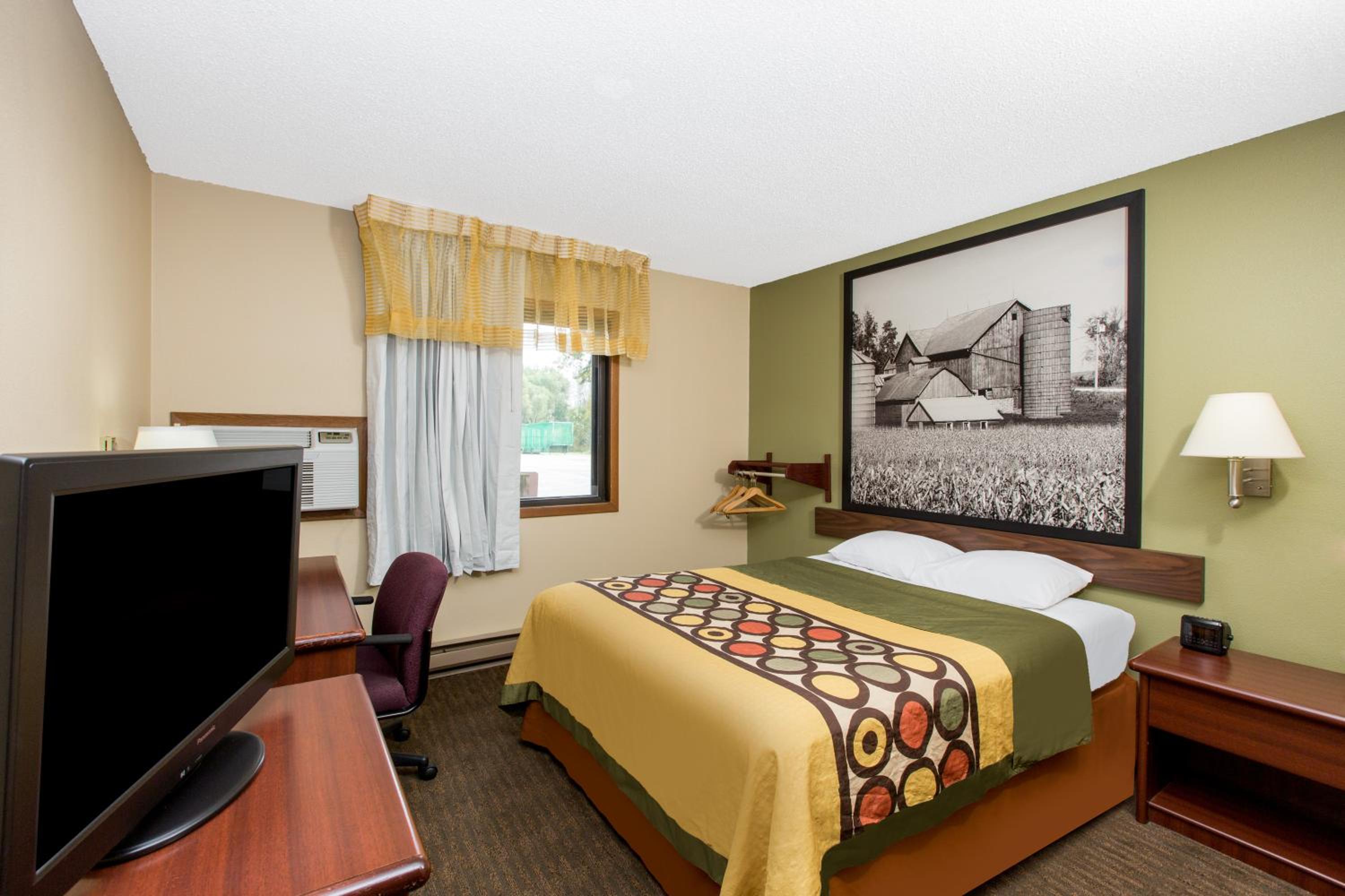 Queen Room - Mobility Access/Non-Smoking - Photo 1