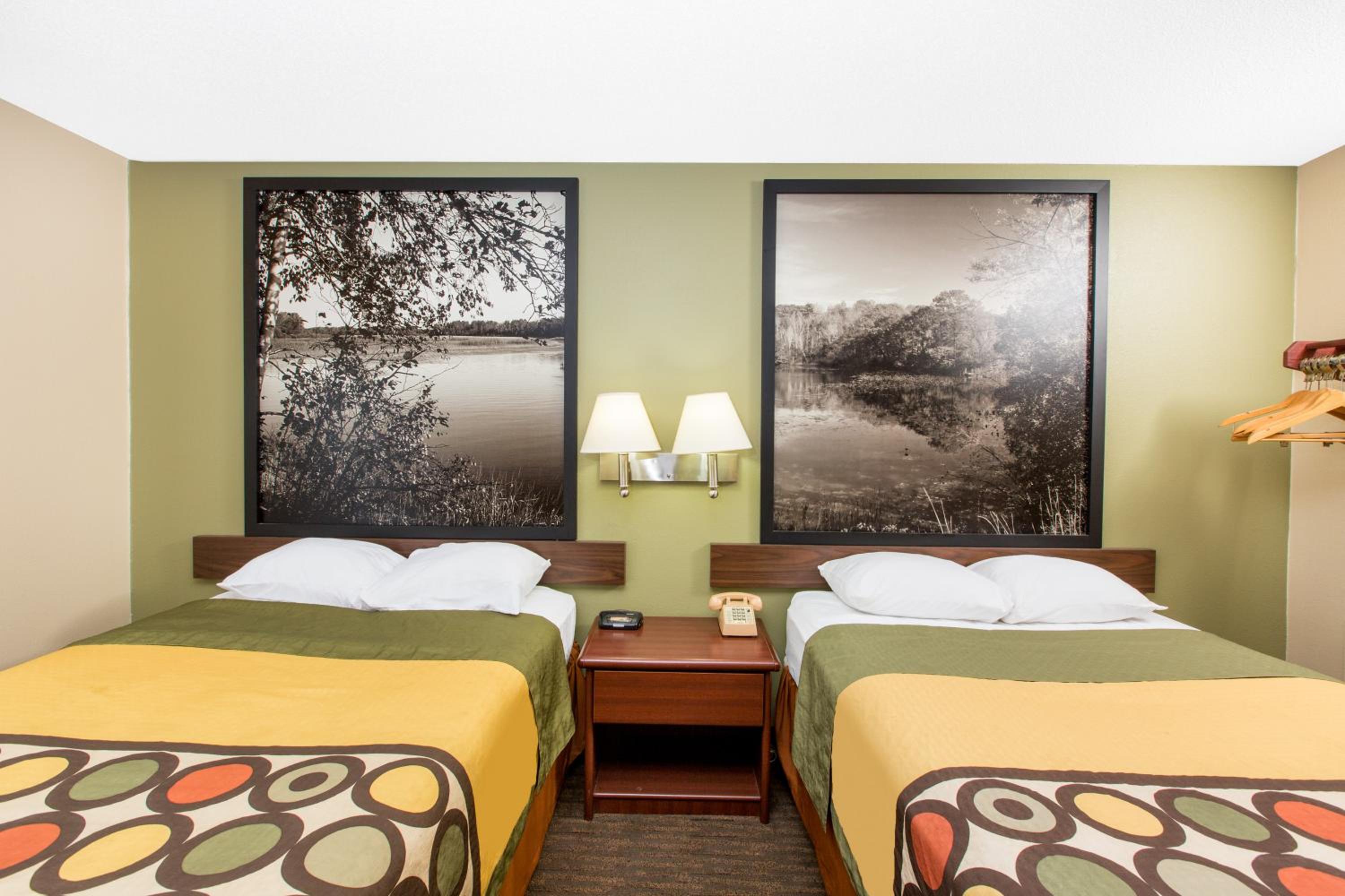 Double Room with Two Double Beds - Non-Smoking - Photo 3
