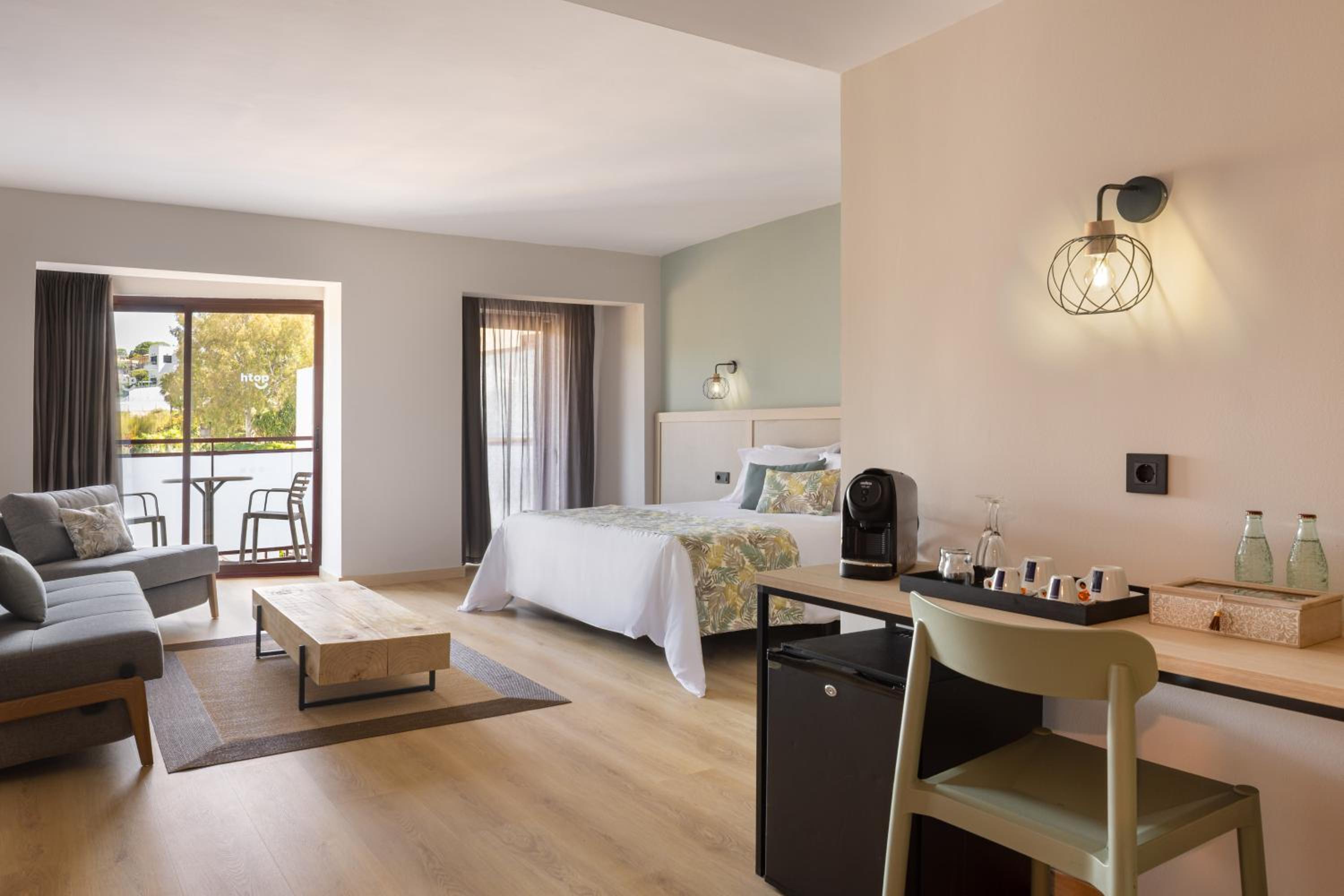 Junior Suite (2 Adults + 1 Child)