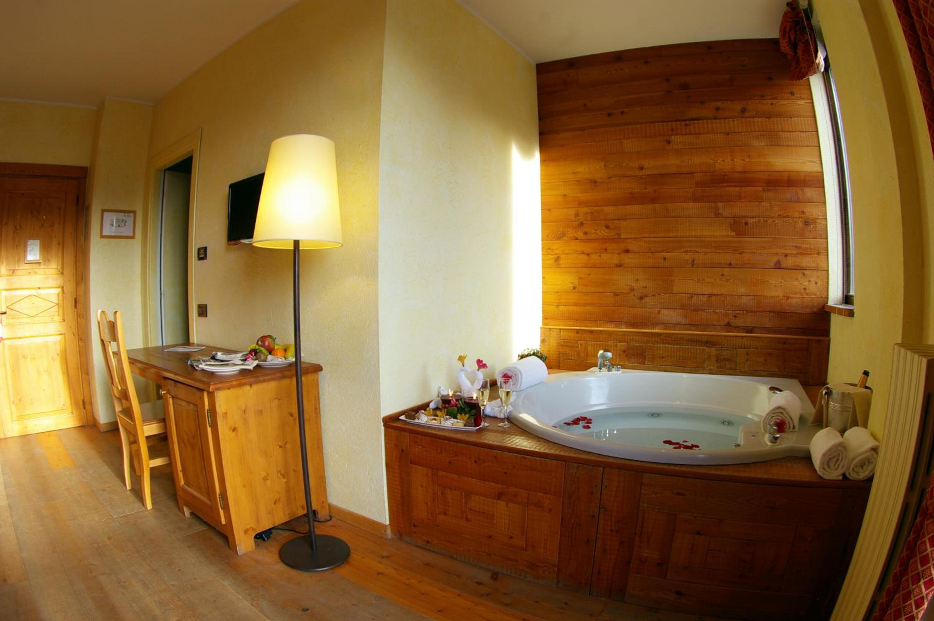 Deluxe Double Room with Spa Bath