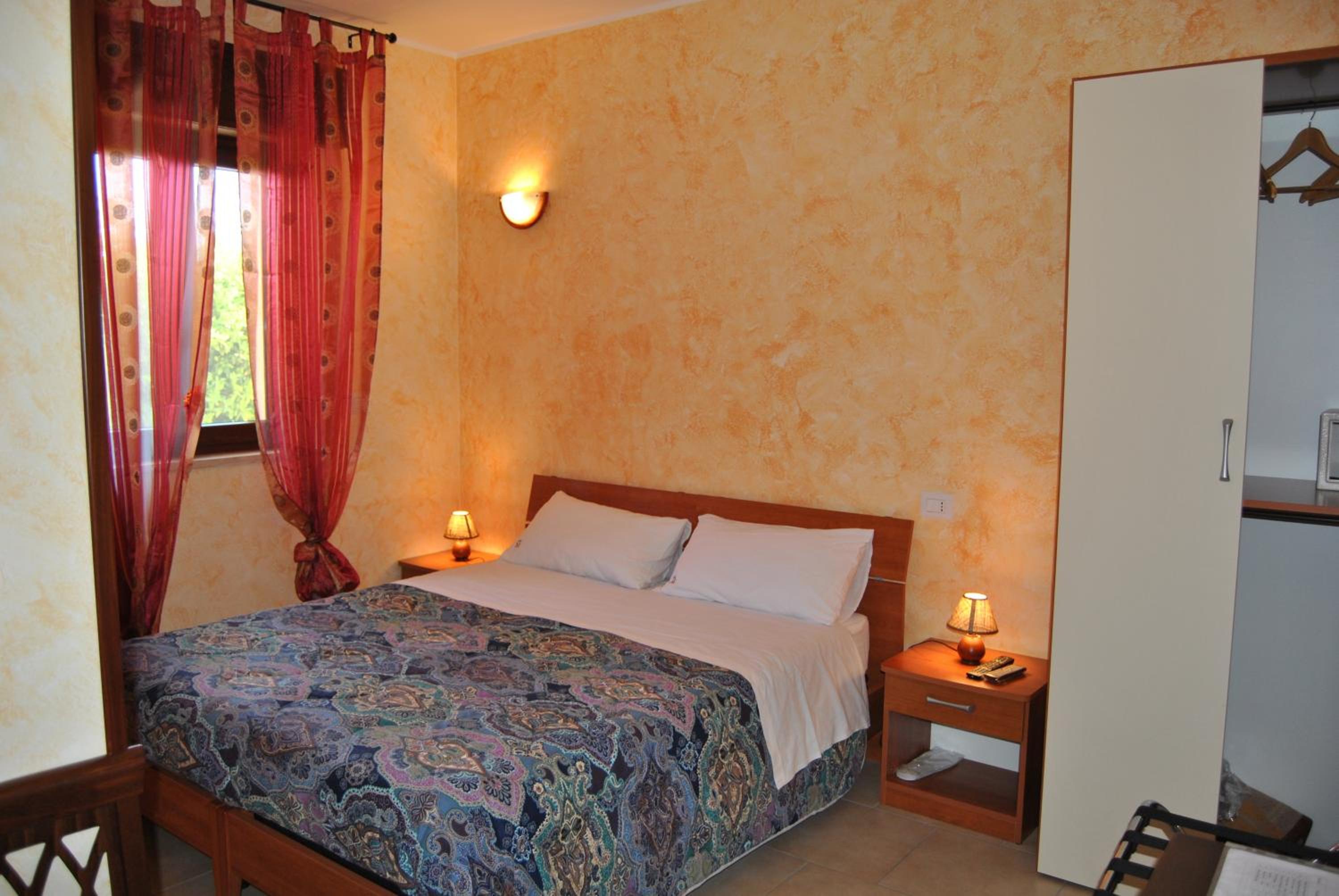 Double or Twin Room - Photo 3