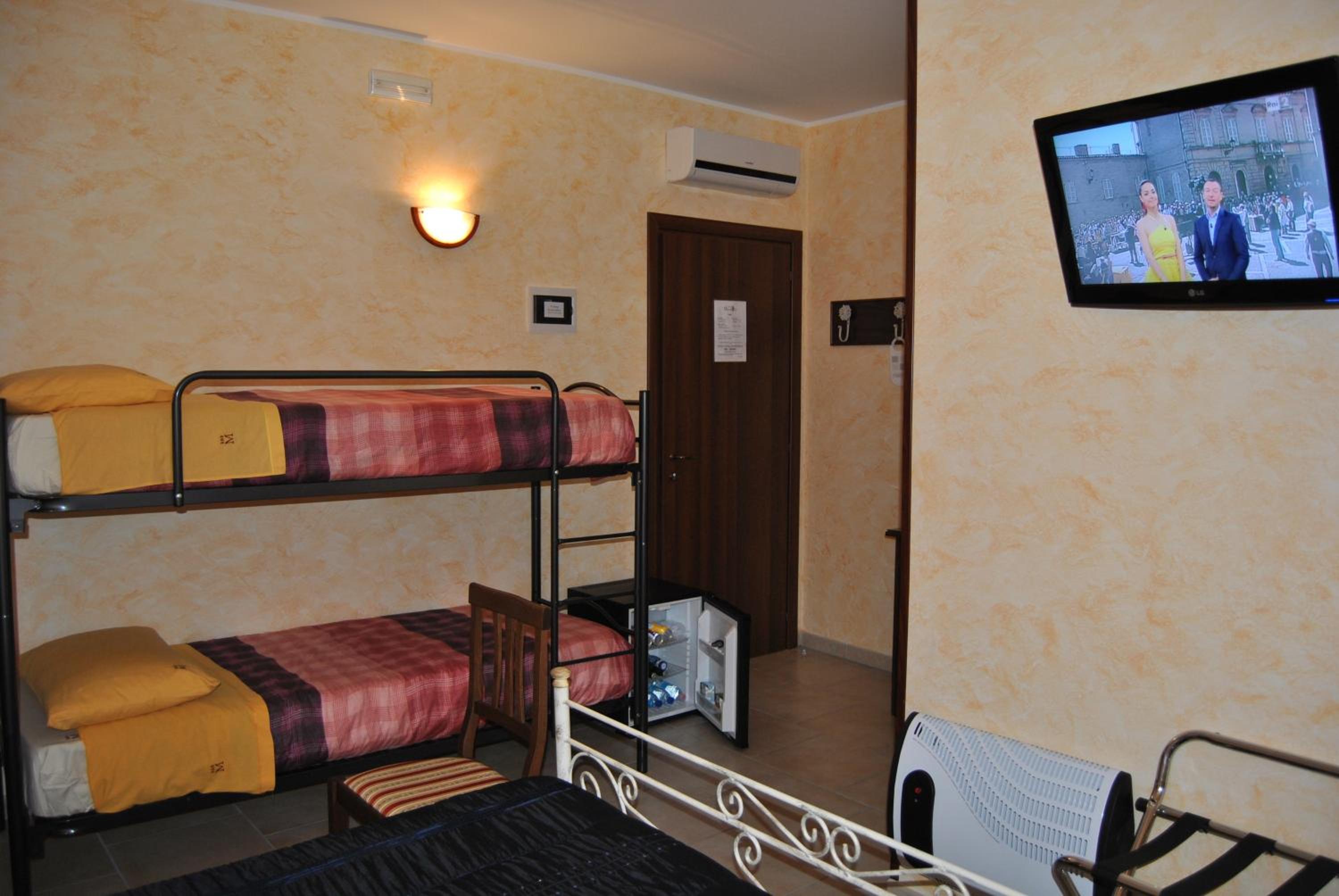 Quadruple Room - Photo 4
