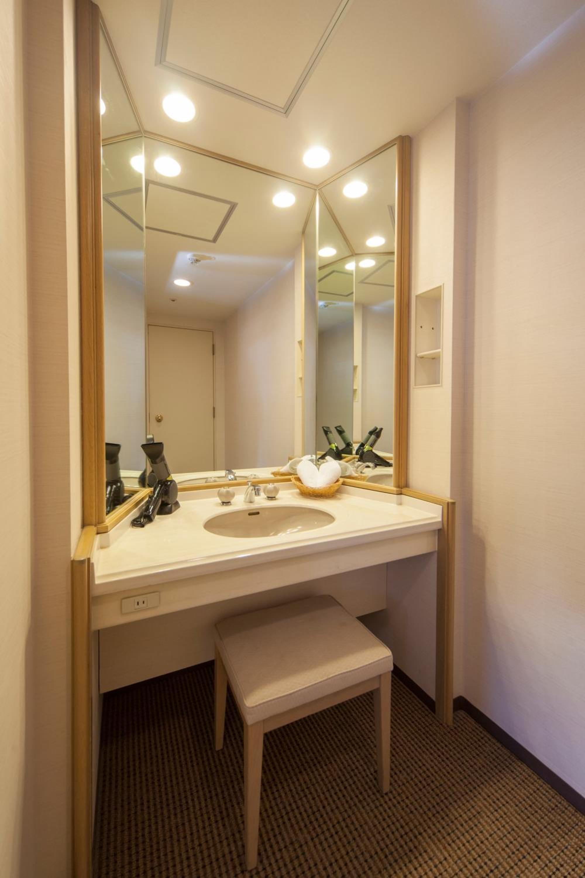 Deluxe Double Room - Non-Smoking photo 2