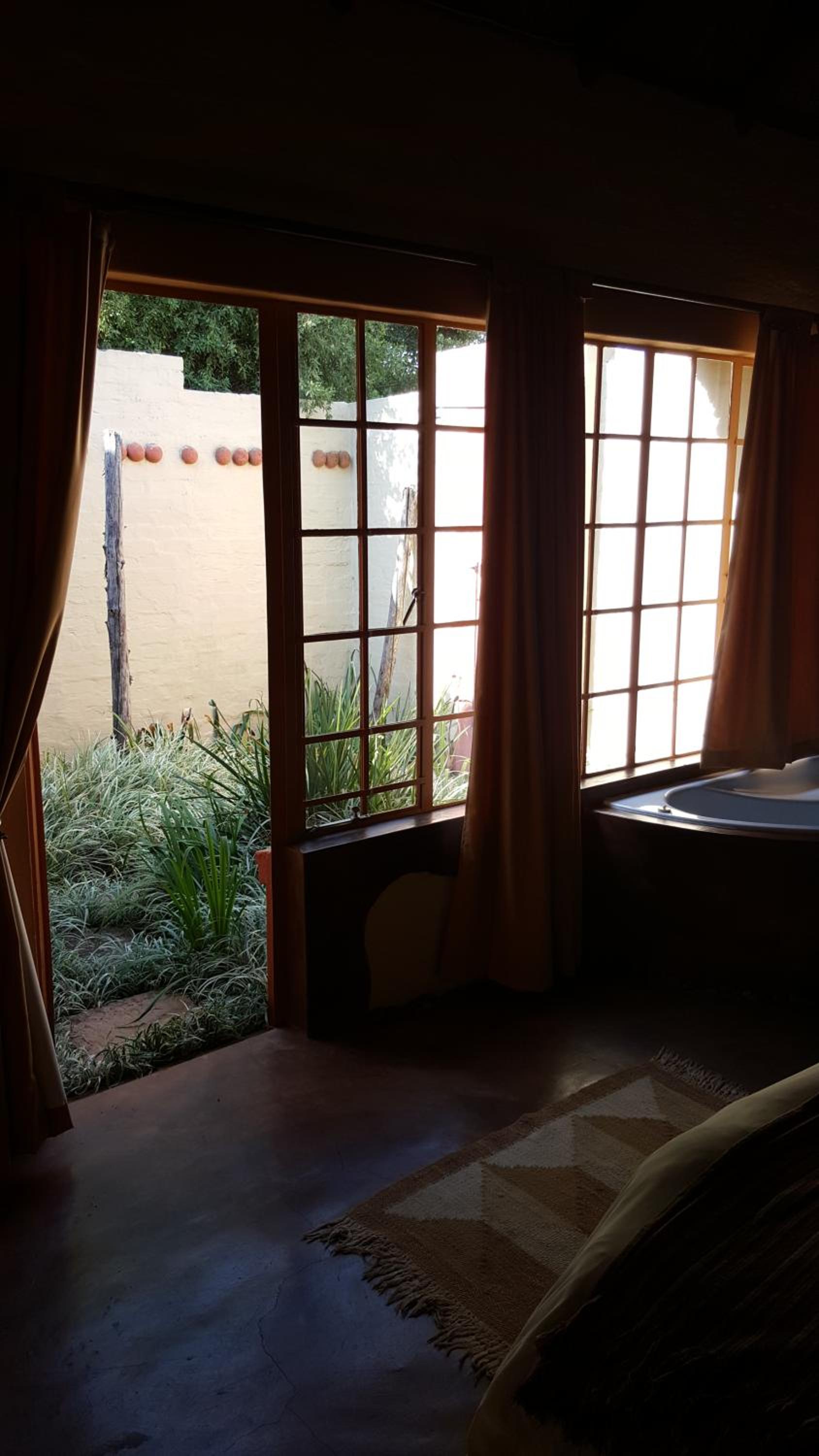 Deluxe King Room - Photo 25