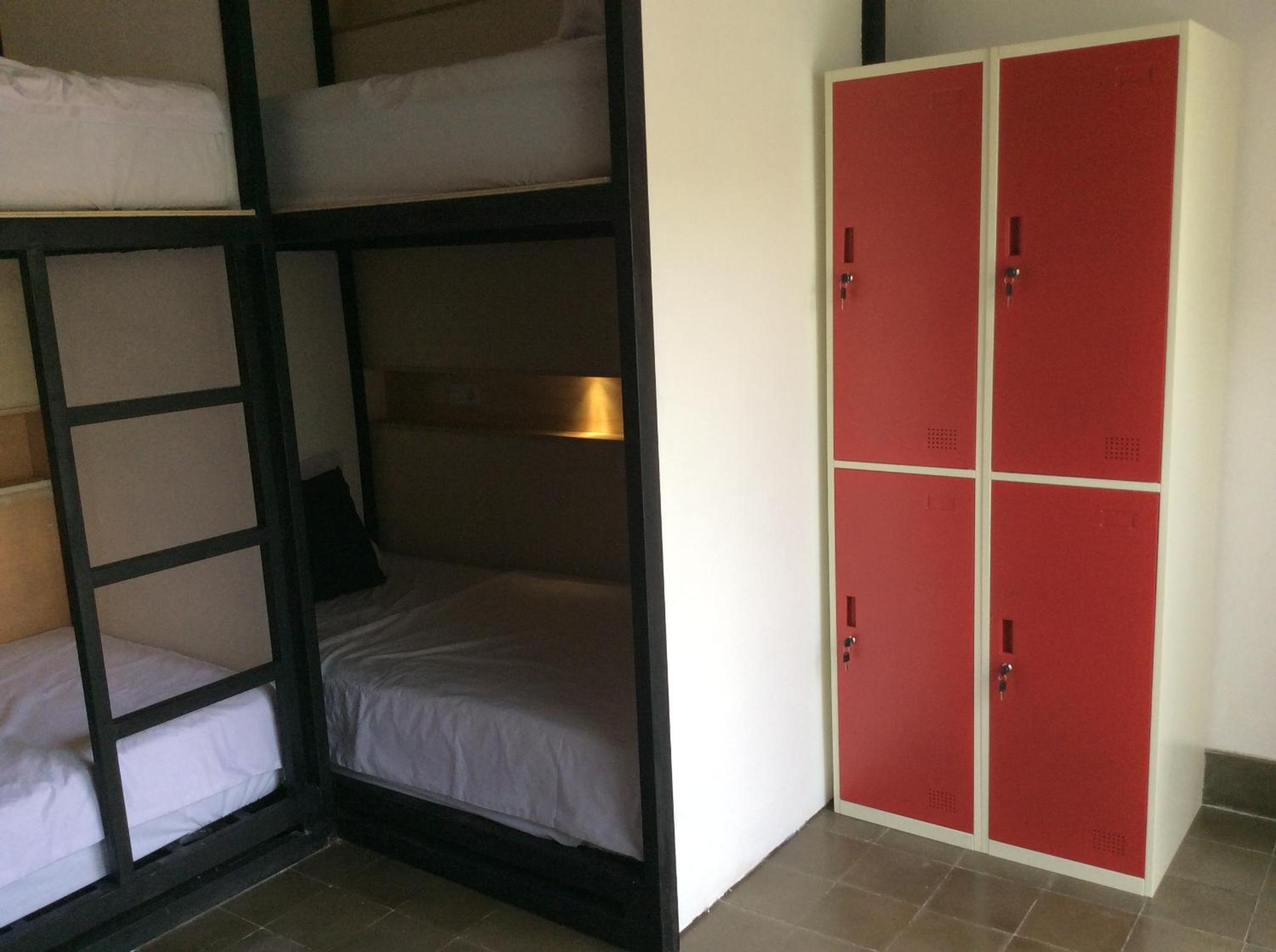 Bed in 4-Bed Mixed Dormitory Room photo 2
