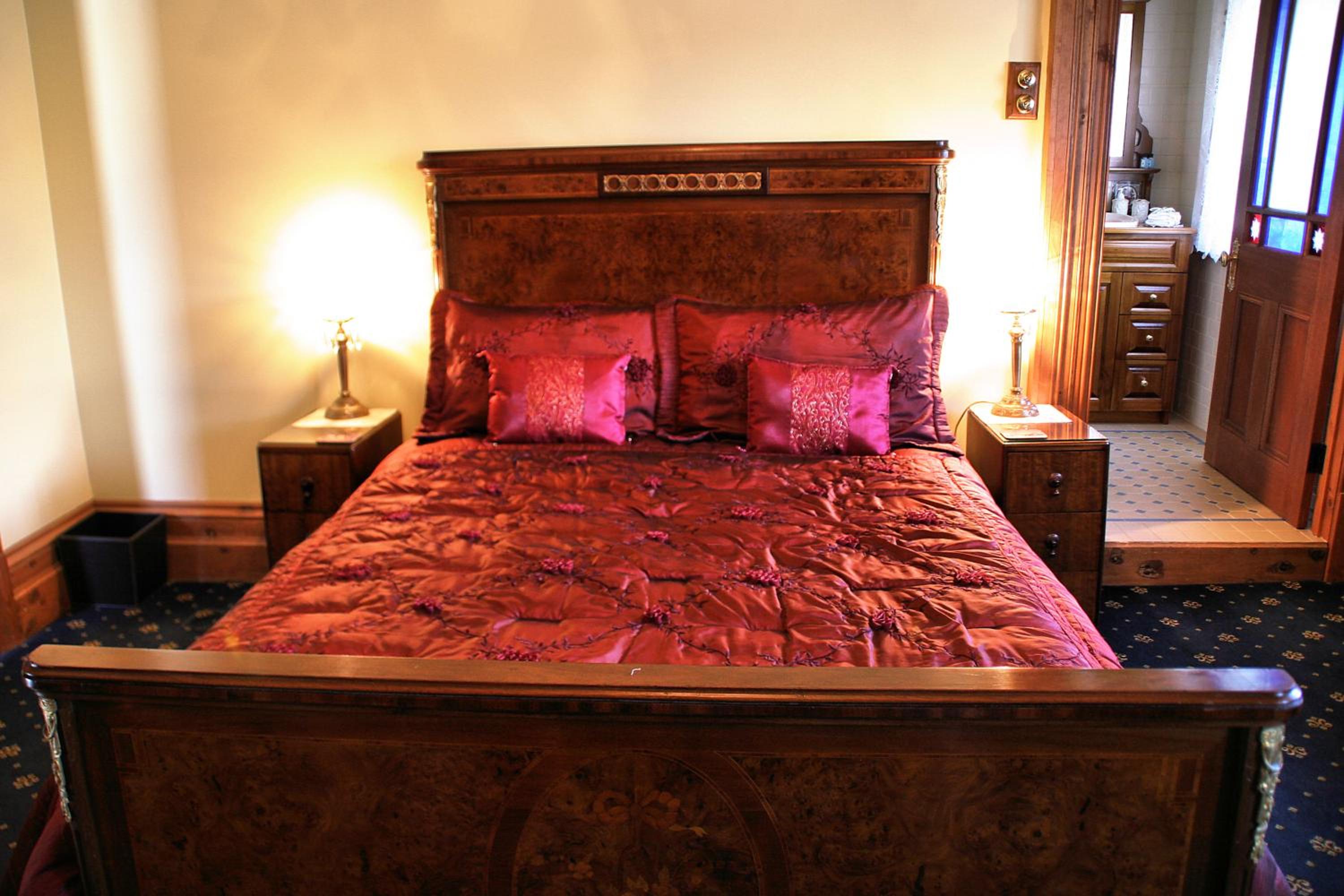 Upstairs Victorian Lemon Room King Bed