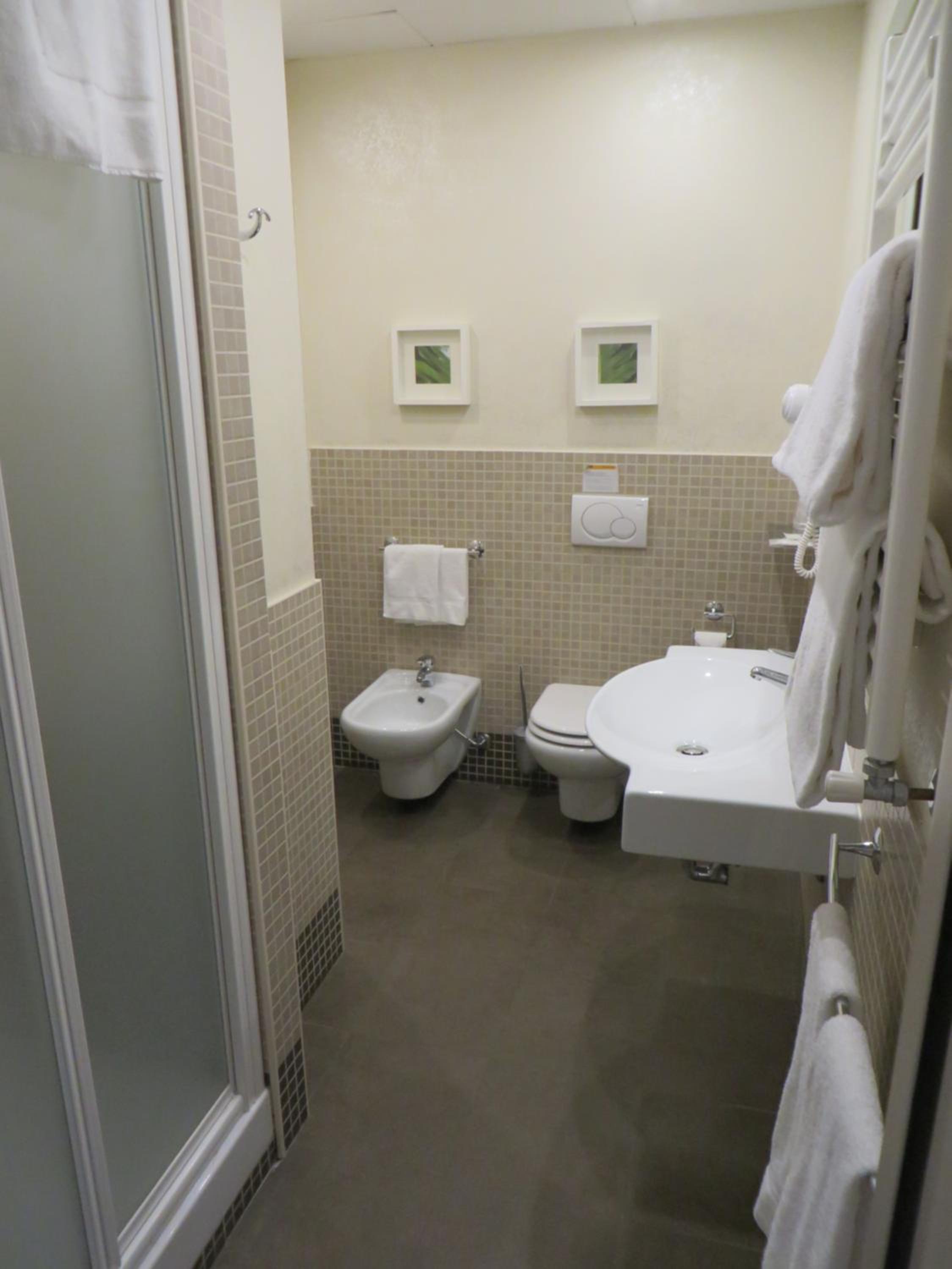 Standard Double Room - Photo 13