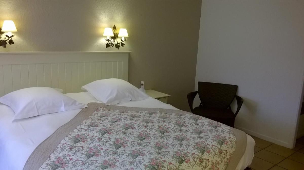 Double Room with Terrace - Garden Floor photo 2