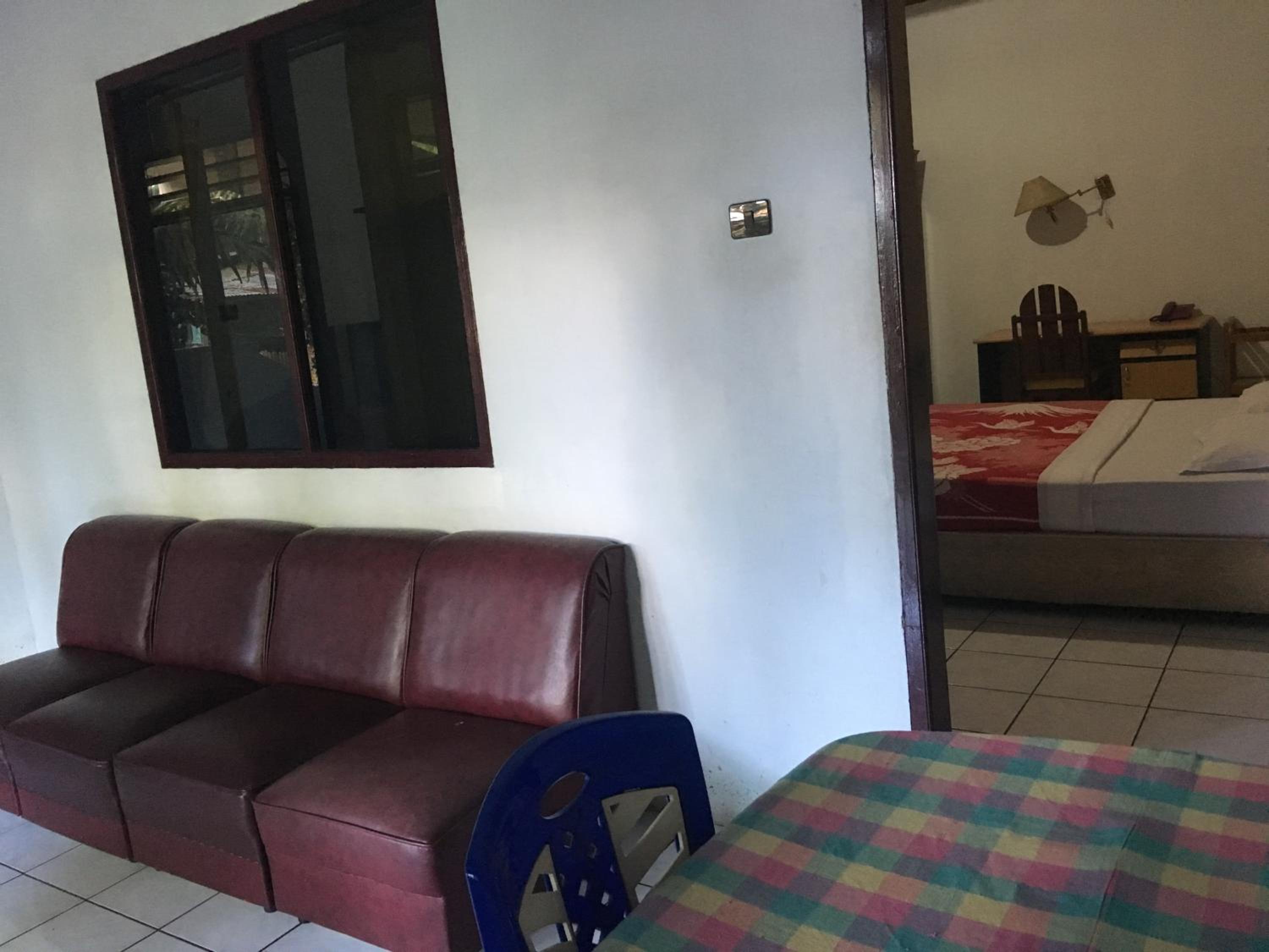 Junior Suite with Pool View - Photo 3