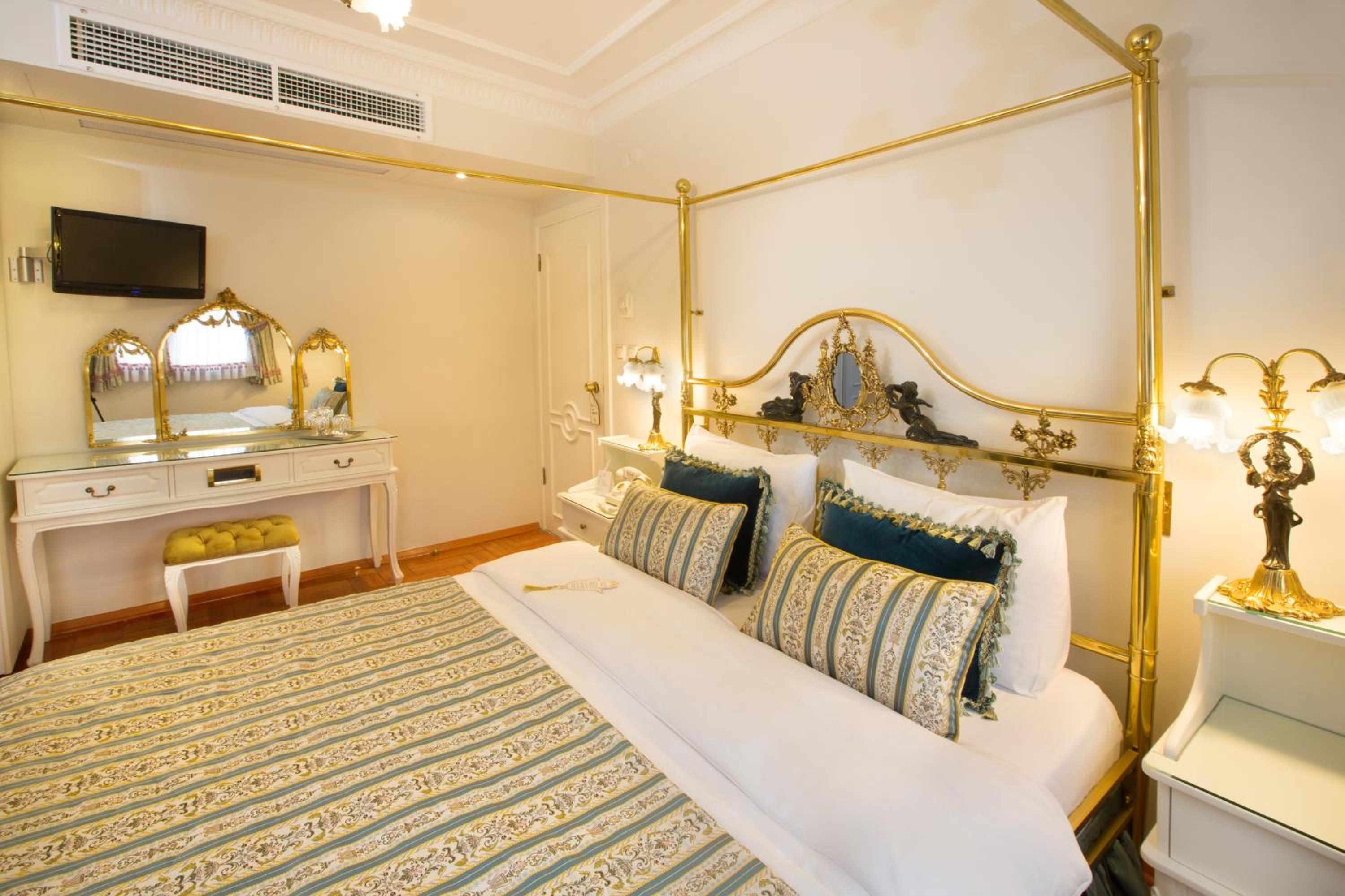 Double or Twin Room photo 3