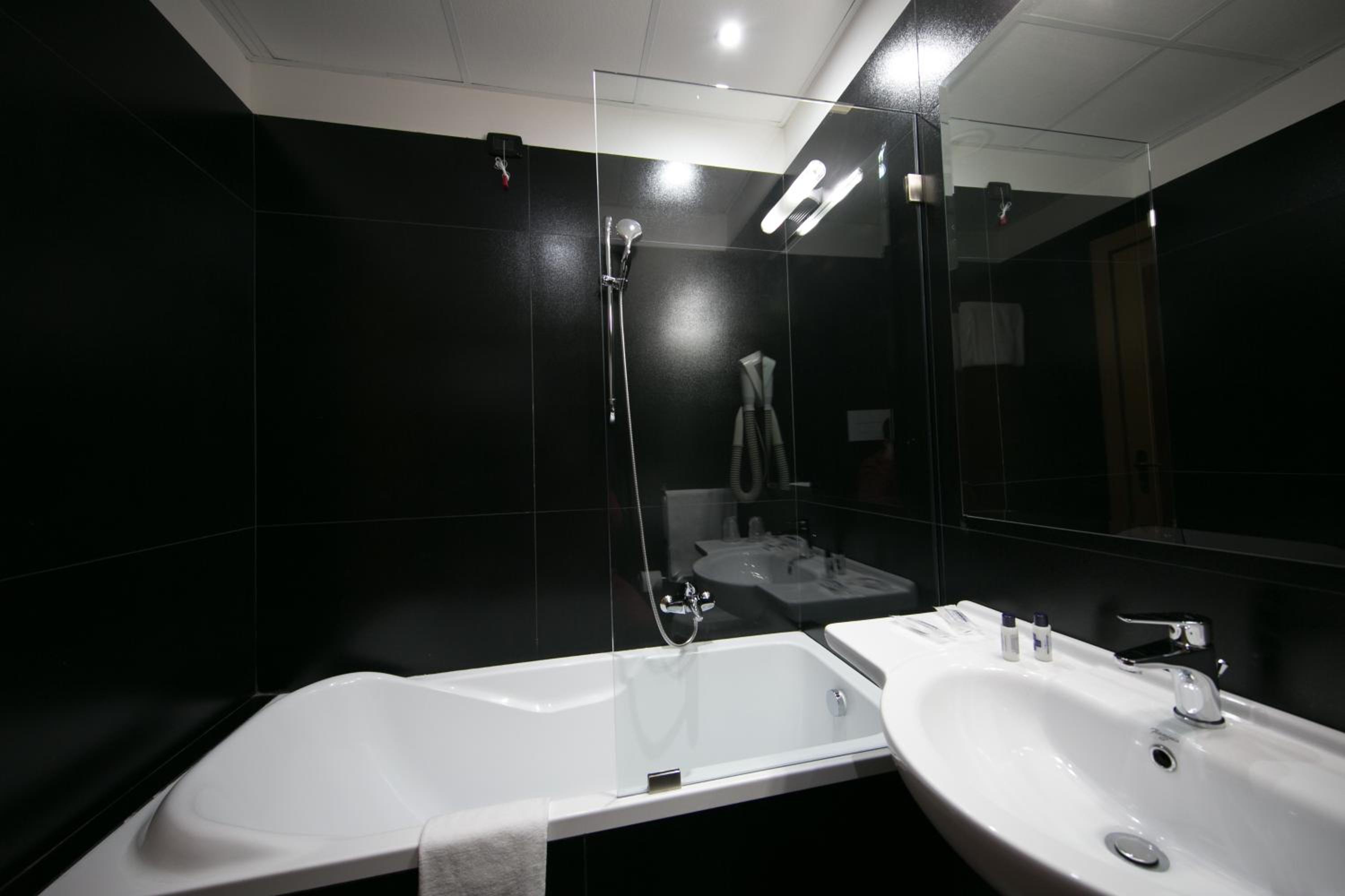 Superior Double Room with Balcony - Photo 2