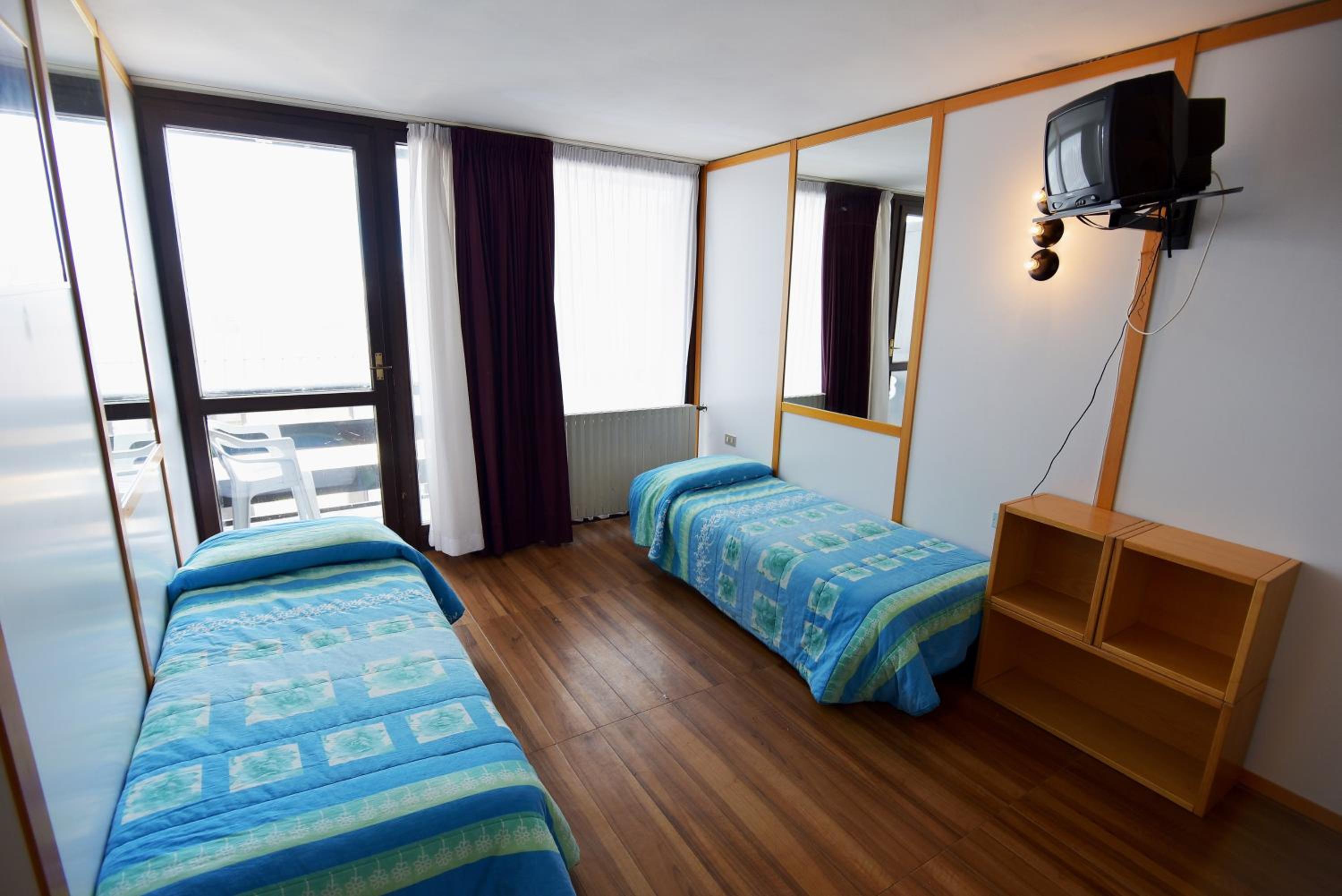 One-Bedroom Apartment (4 Adults) - Photo 3