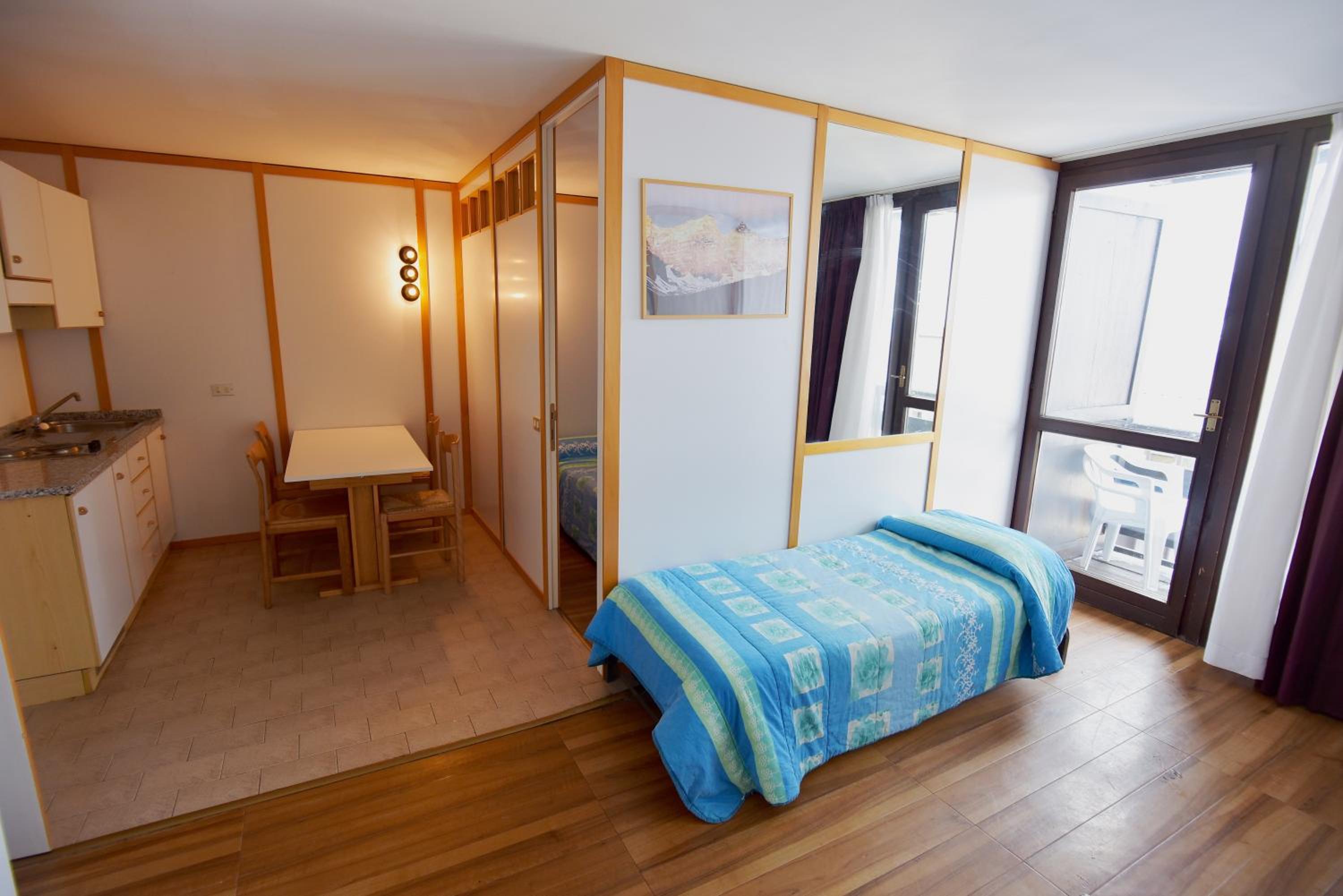 One-Bedroom Apartment (4 Adults) - Photo 6