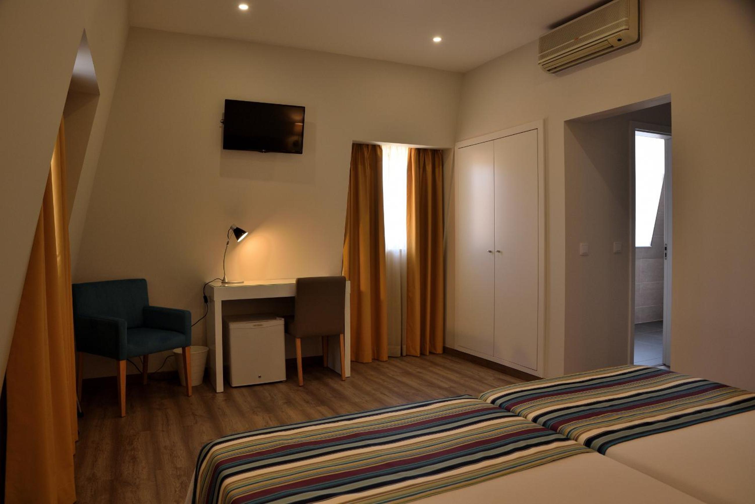 Twin Room - Photo 4
