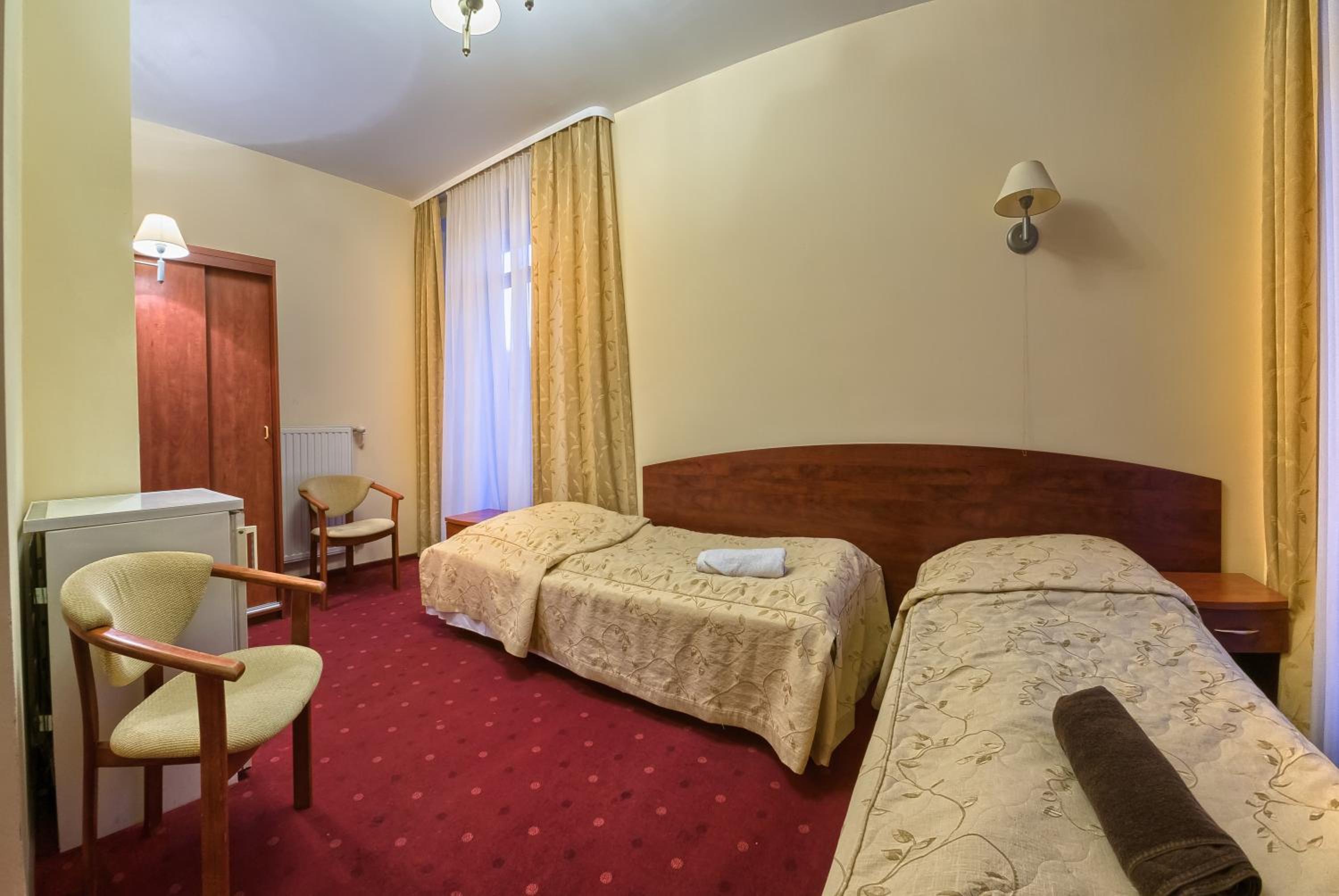 Twin Room with Private Bathroom photo 1