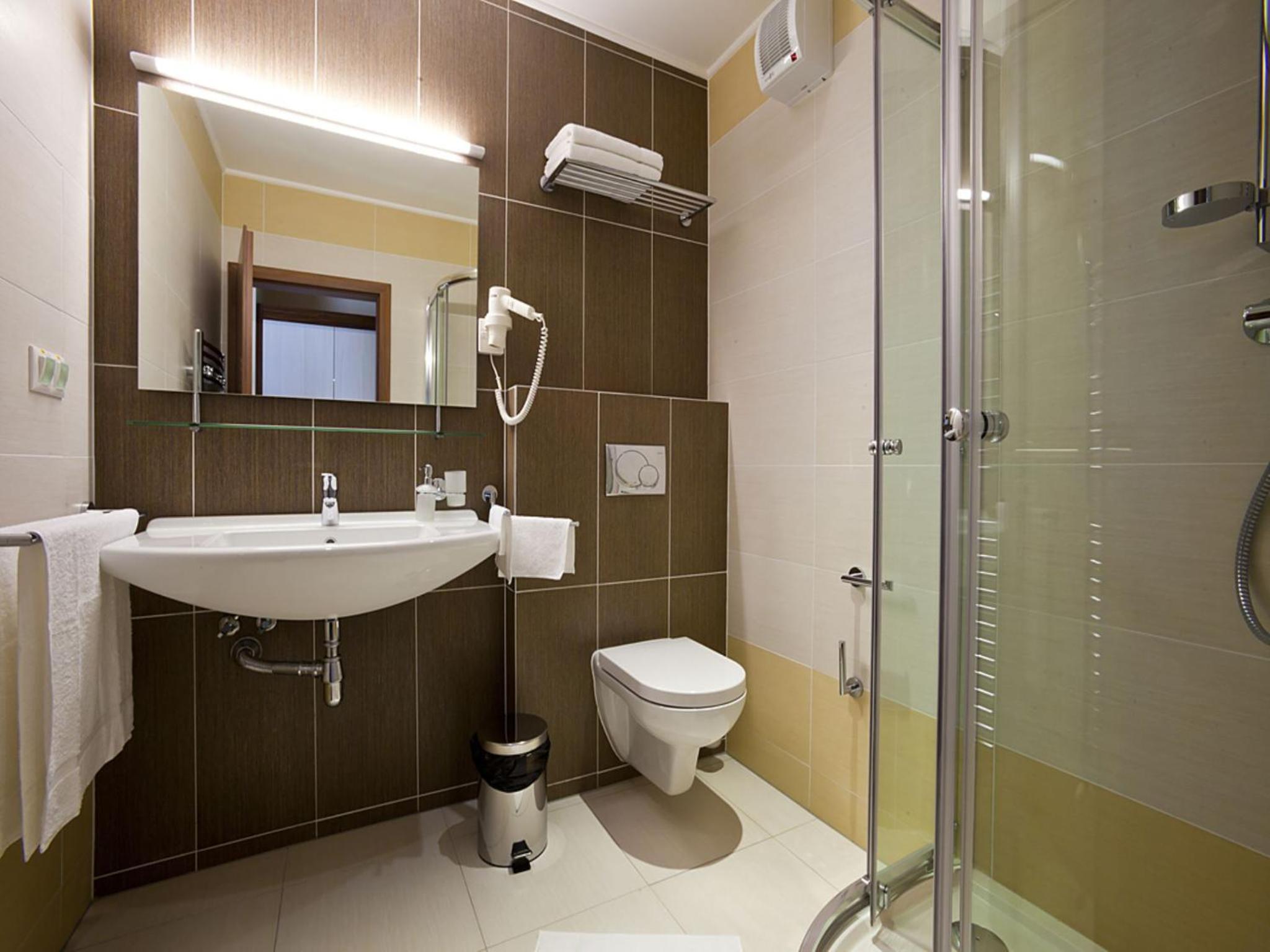 Standard Double or Twin Room - Photo 15