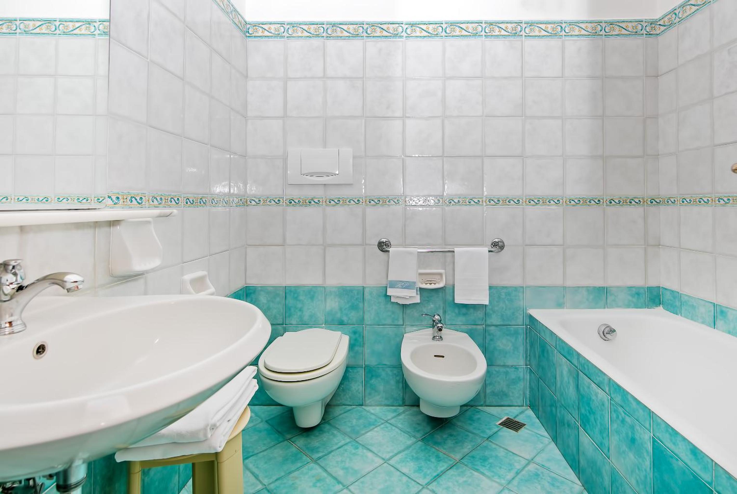 Standard Double Room with Sea View - Photo 6