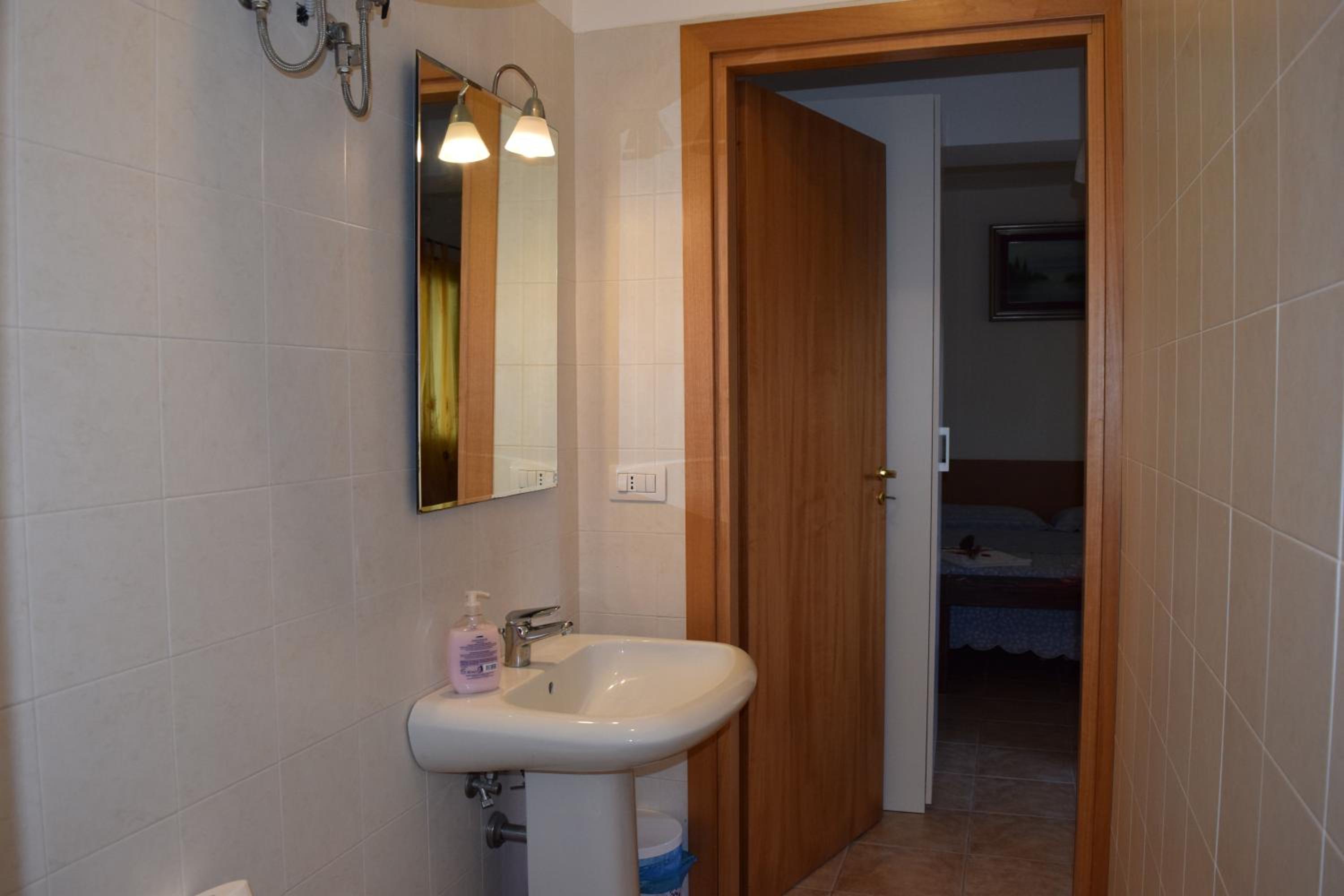 Family Room - Photo 6