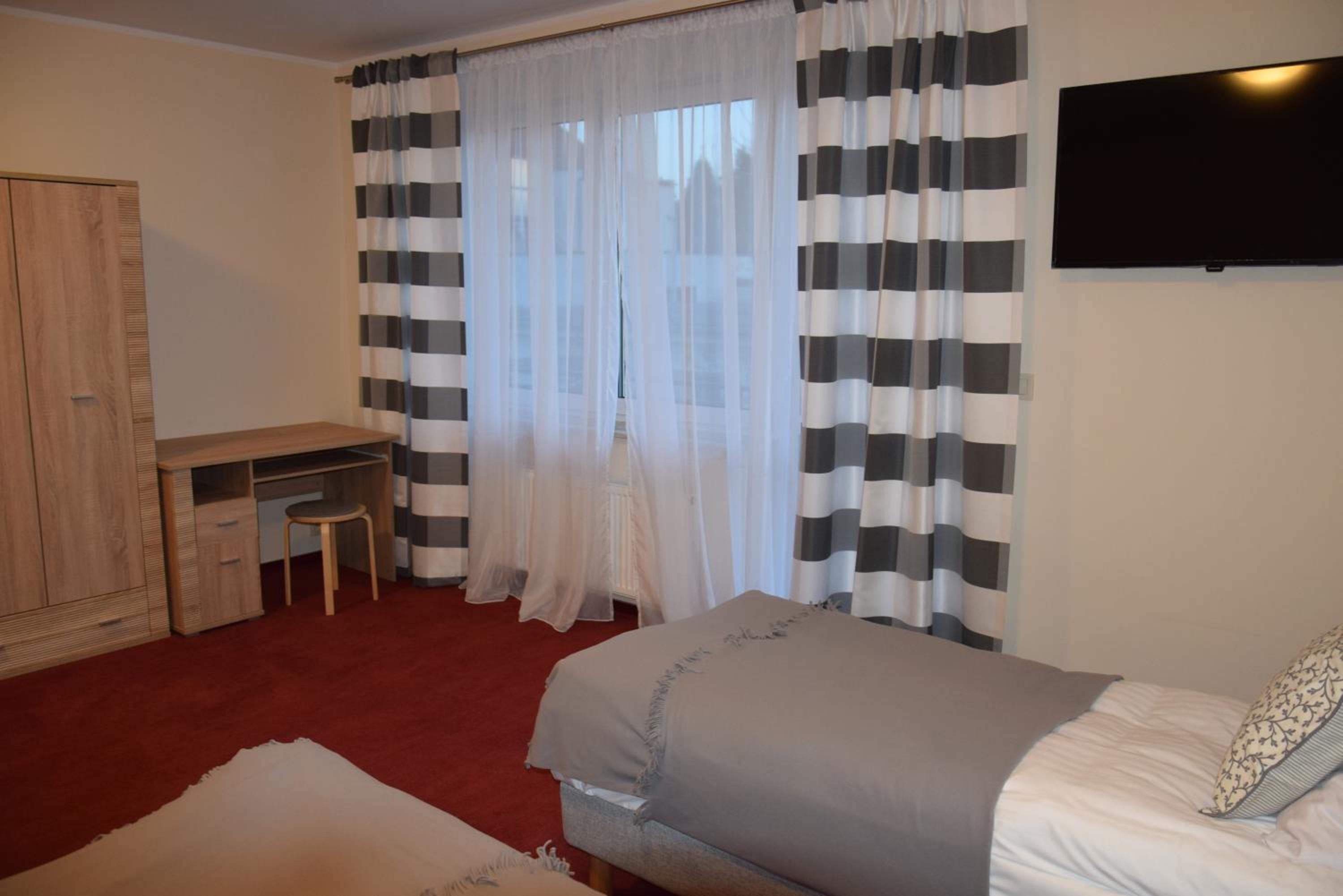 Quadruple Room with Shared Bathroom photo 3
