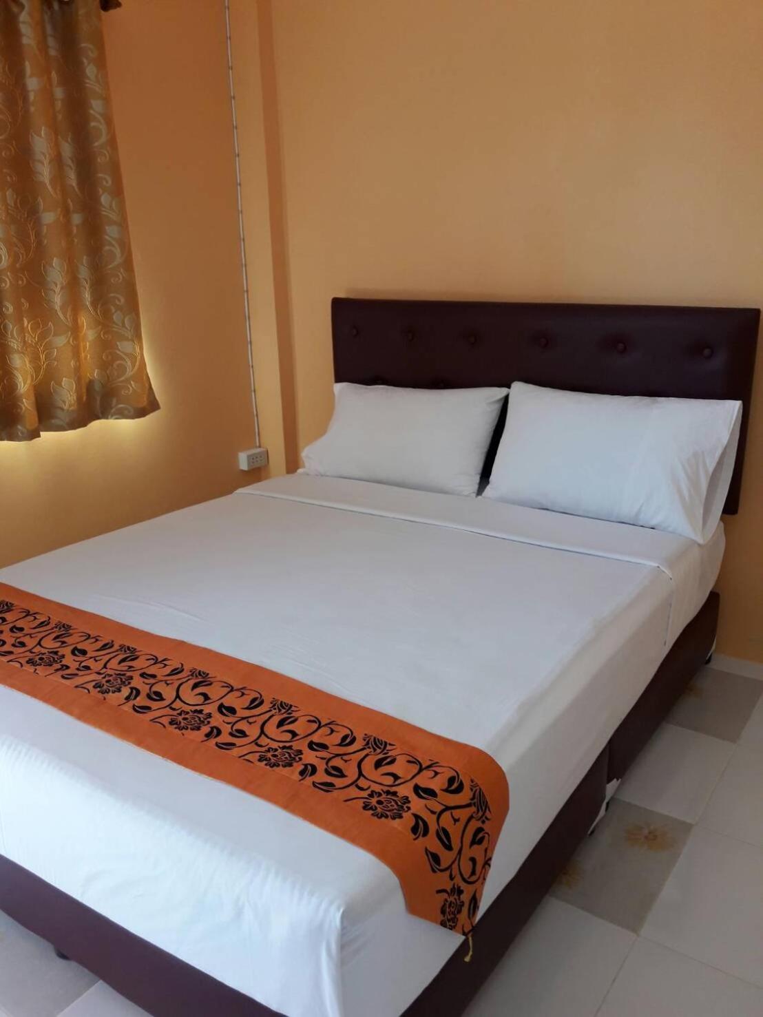 Standard Queen Room - Photo 20