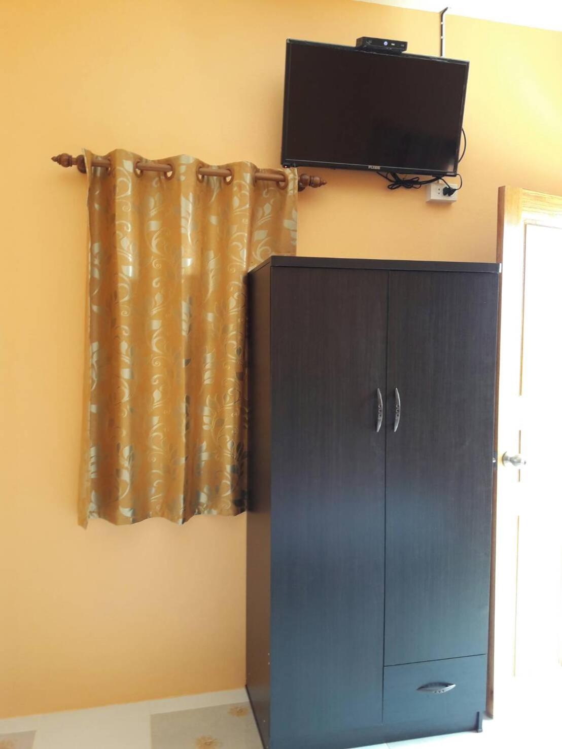 Standard Queen Room - Photo 13