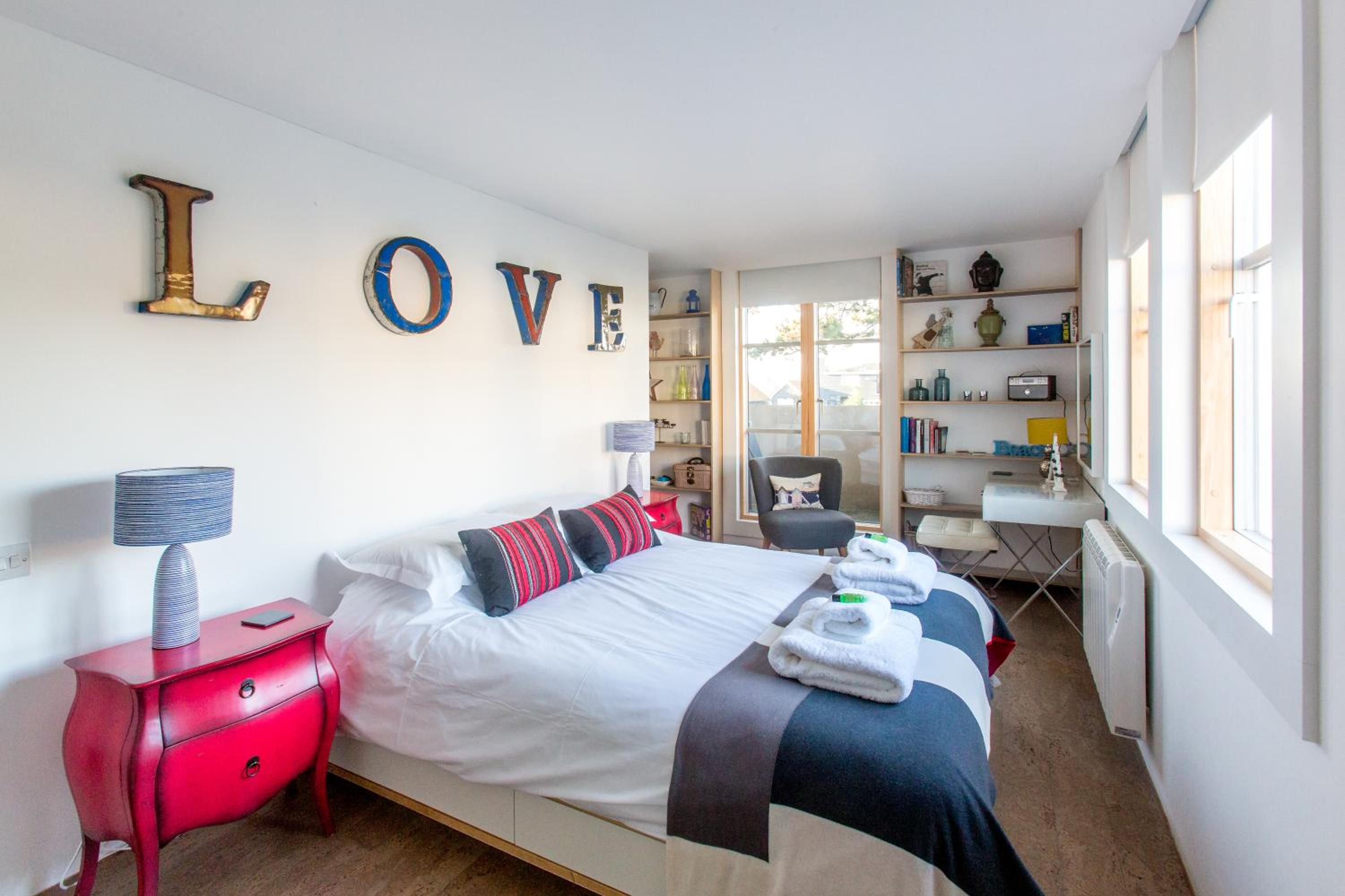Apartment with Lake View - Photo 4