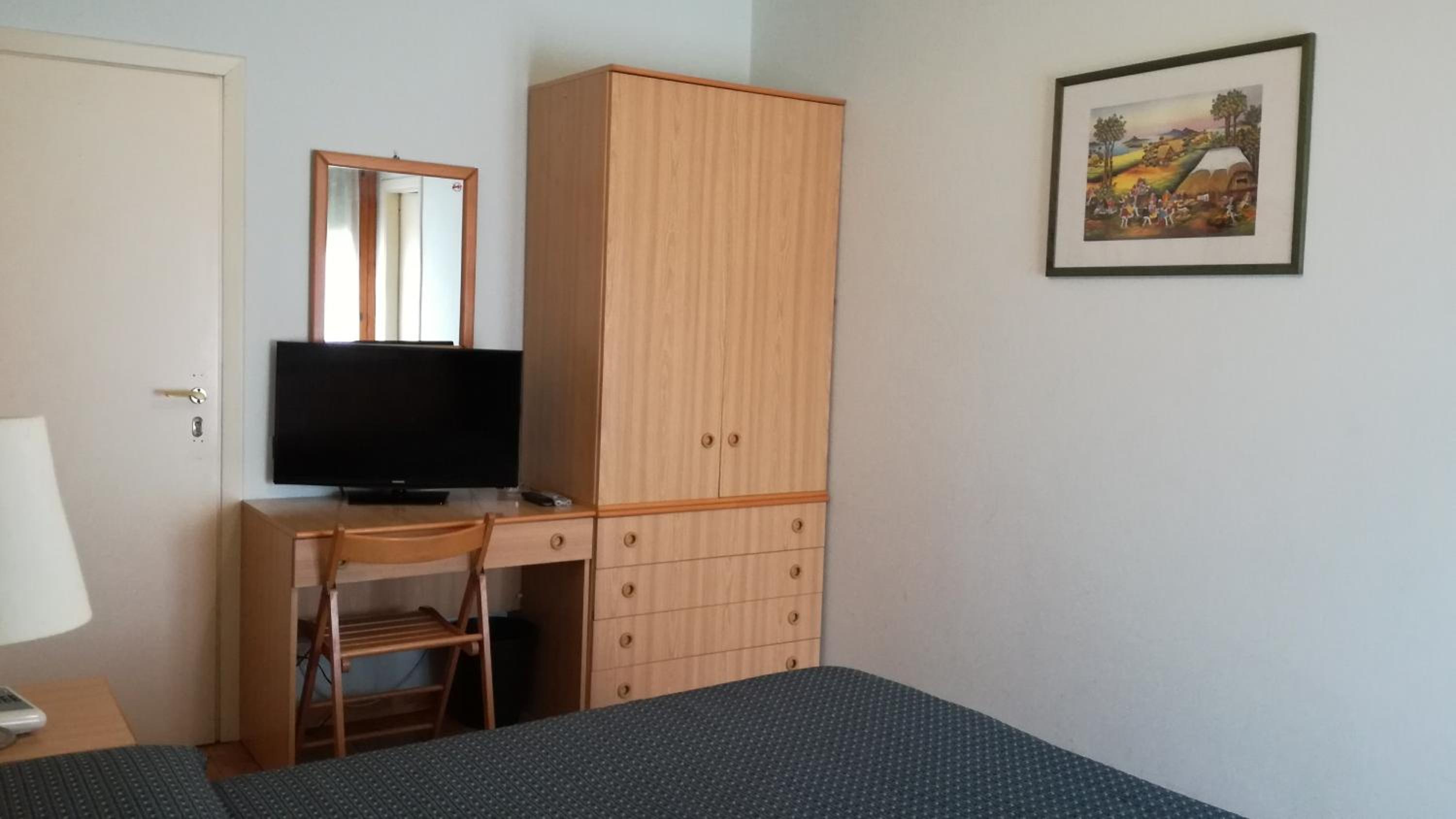 Standard Double Room - Photo 8
