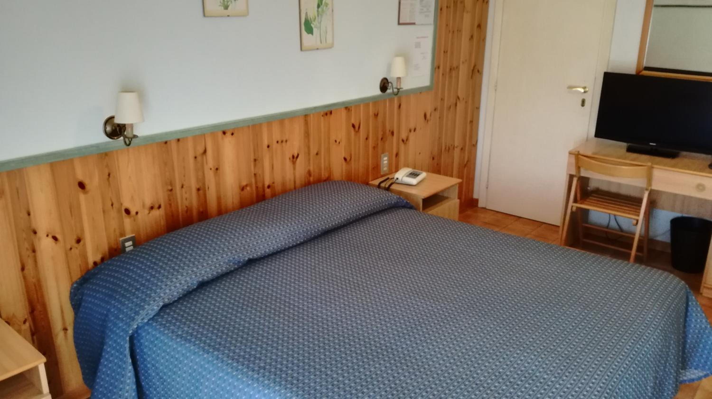 Standard Double Room - Photo 5