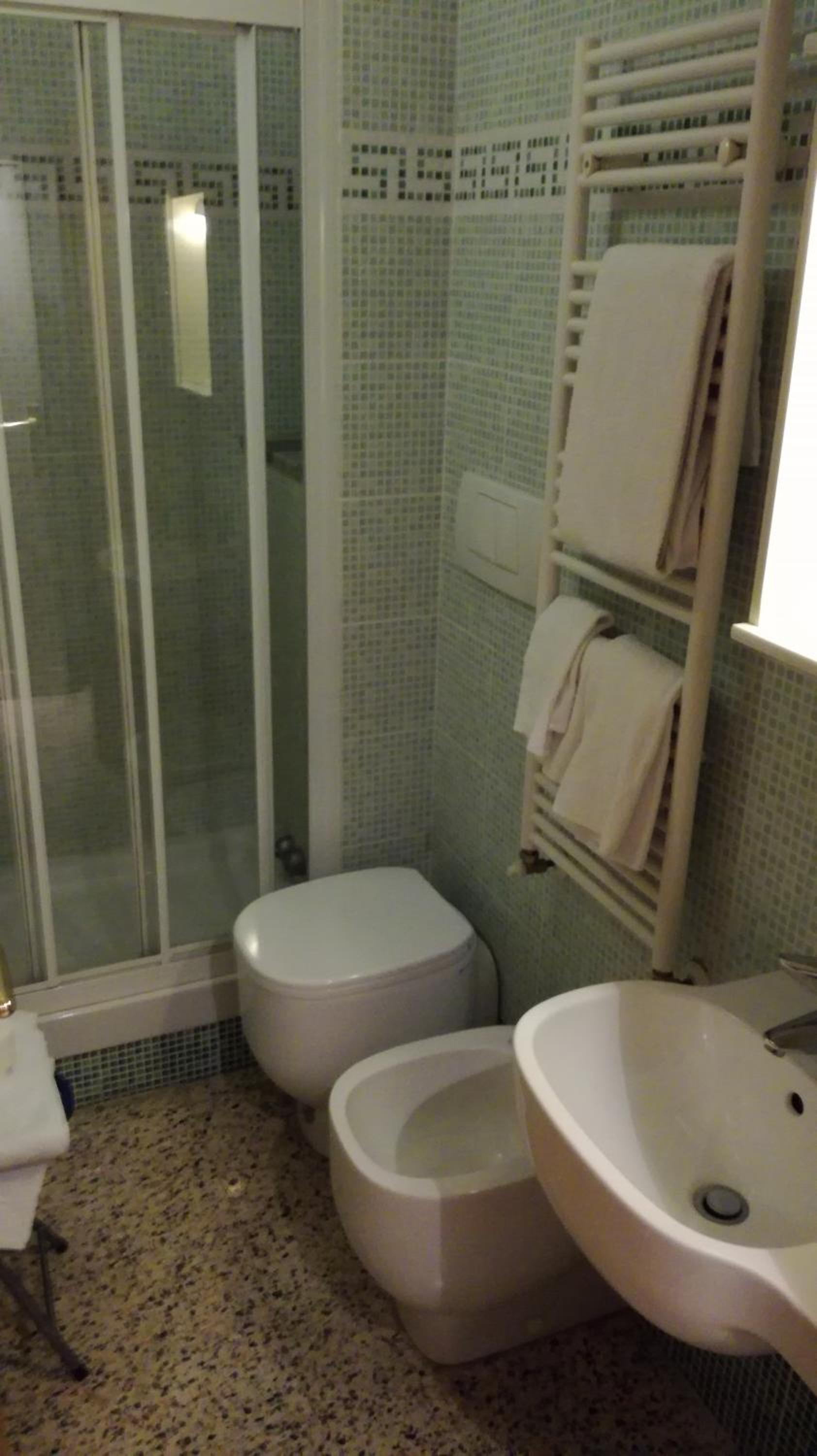 Standard Double Room - Photo 3