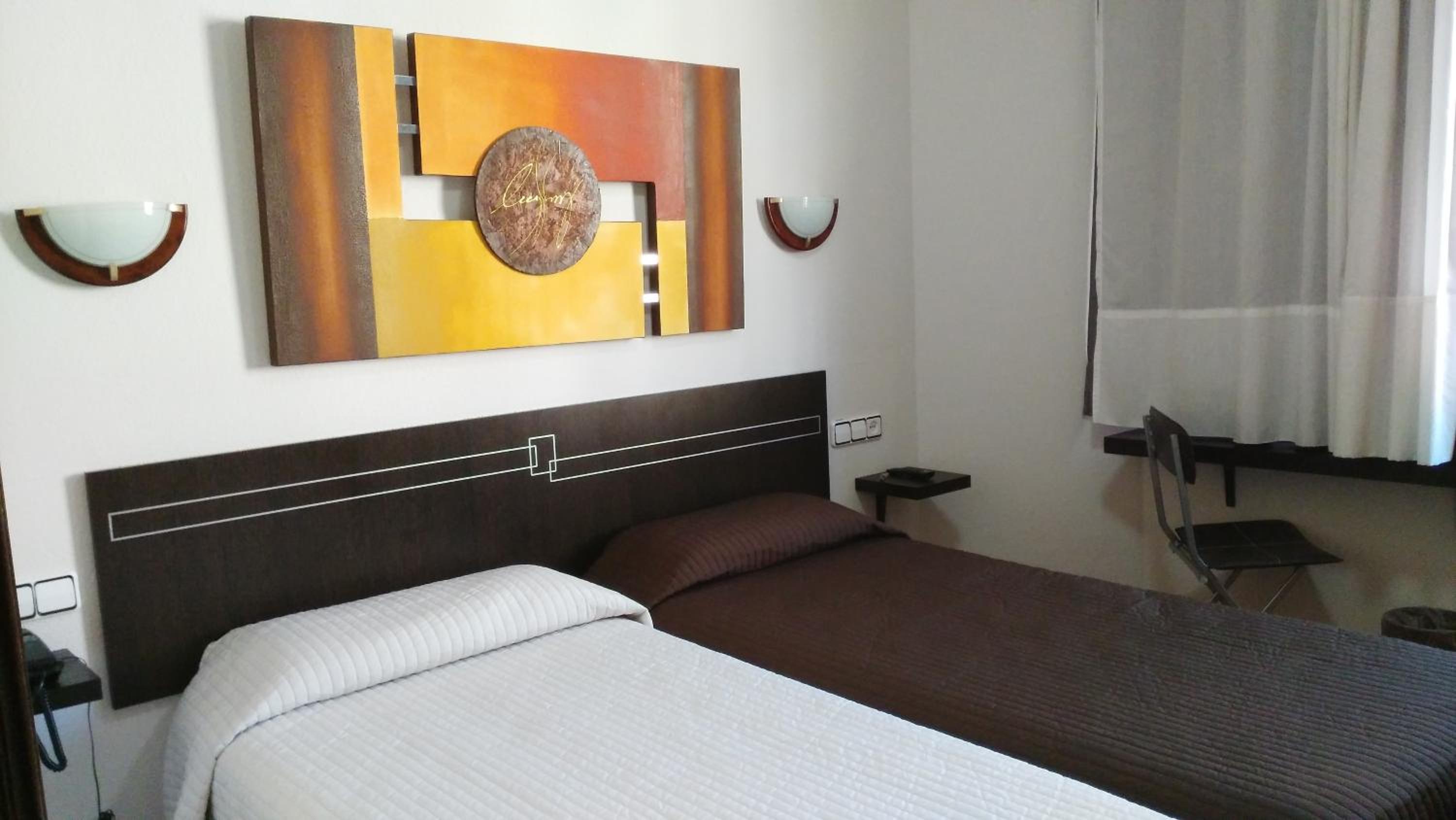 Double or Twin Room - Photo 13