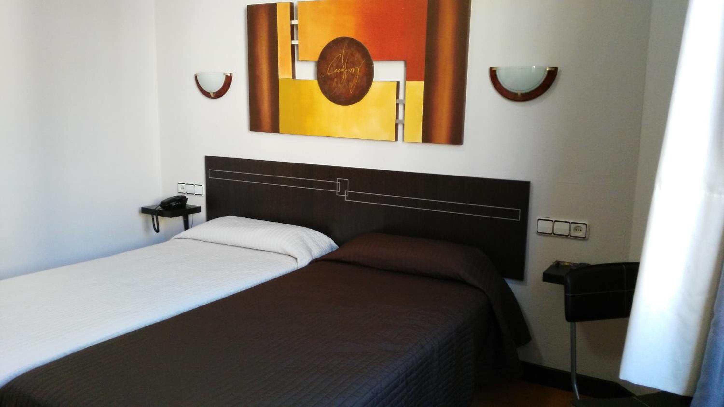 Double or Twin Room - Photo 11