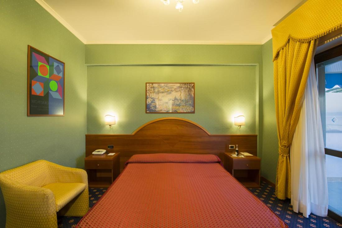 Superior Double or Twin Room with Lake View - Photo 1