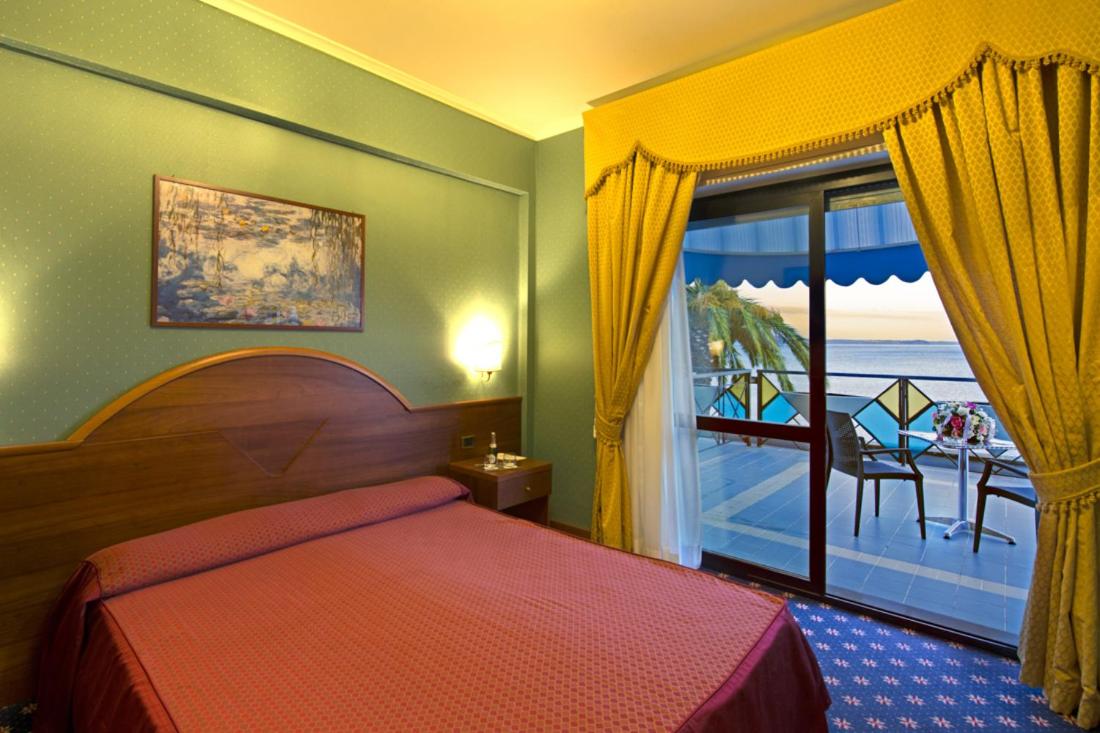Superior Double or Twin Room with Lake View - Photo 4