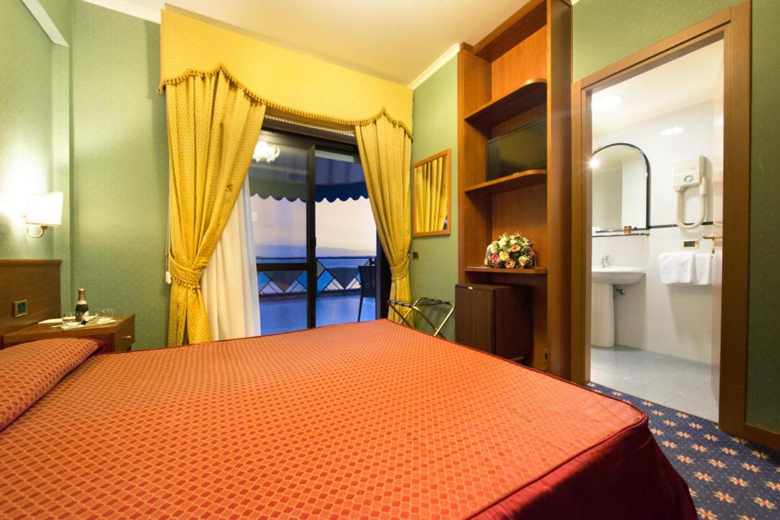 Superior Double or Twin Room with Lake View - Photo 2