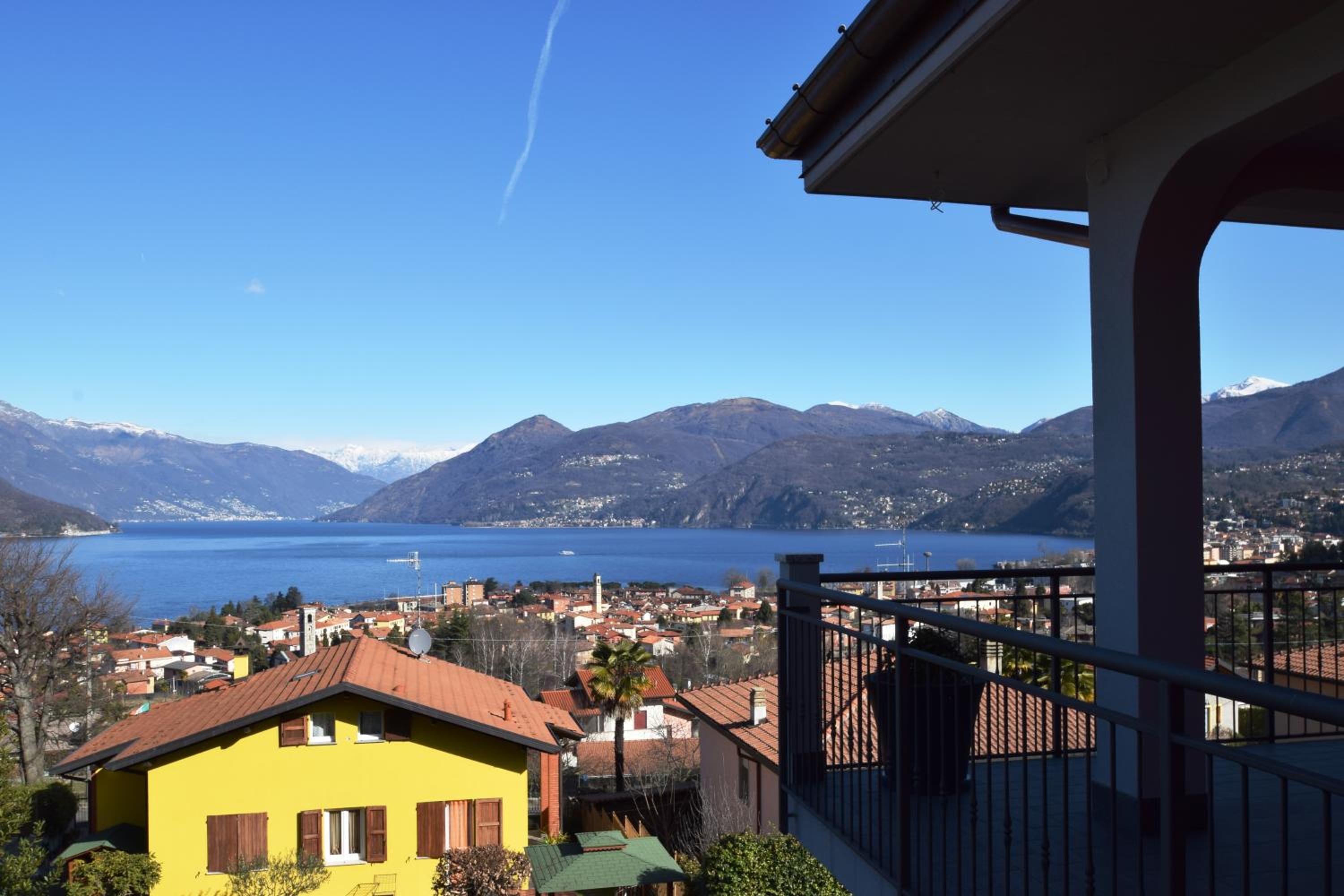 Apartment with Lake View photo 2