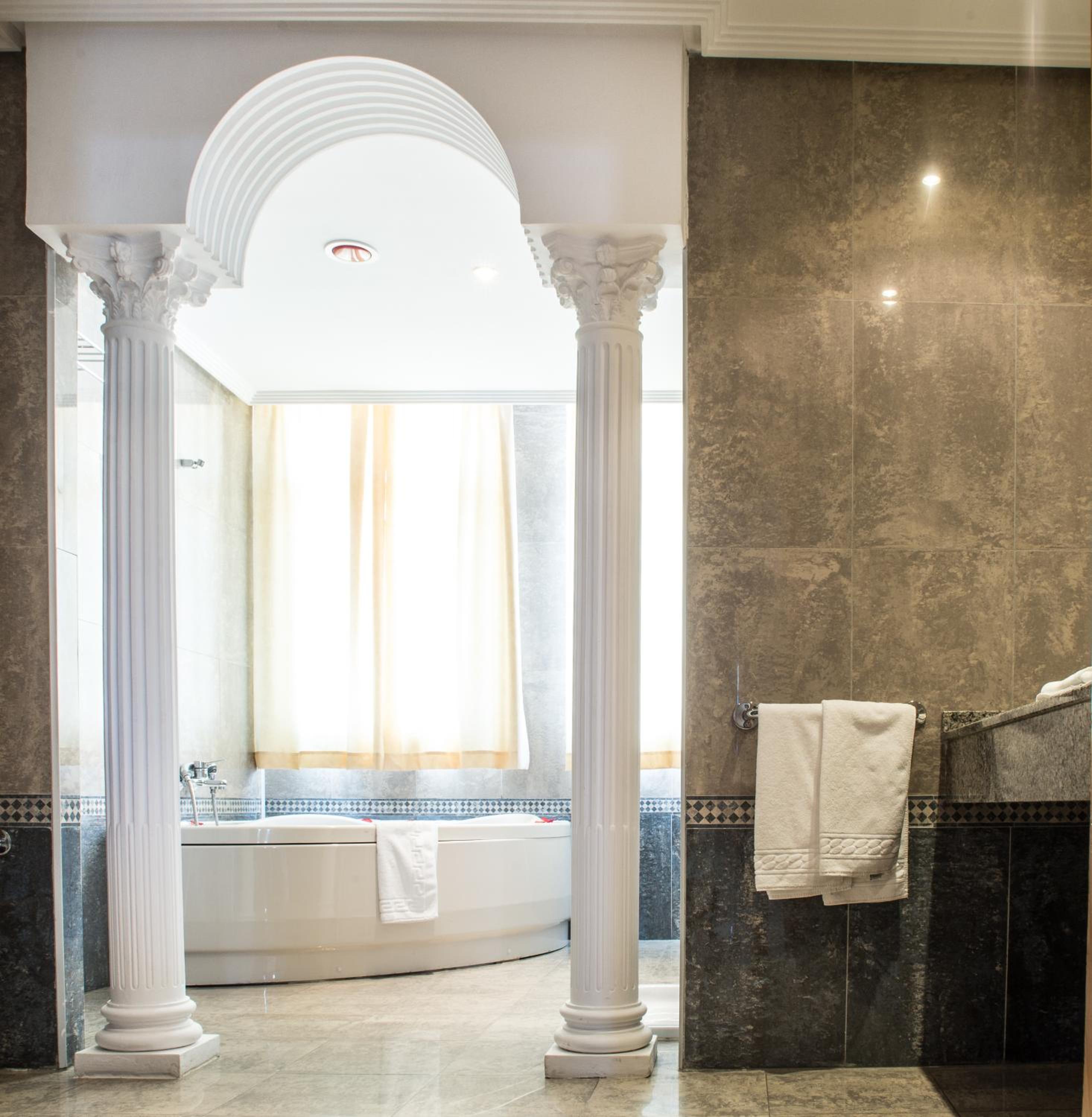 Superior Double Room with Spa Bath photo 3