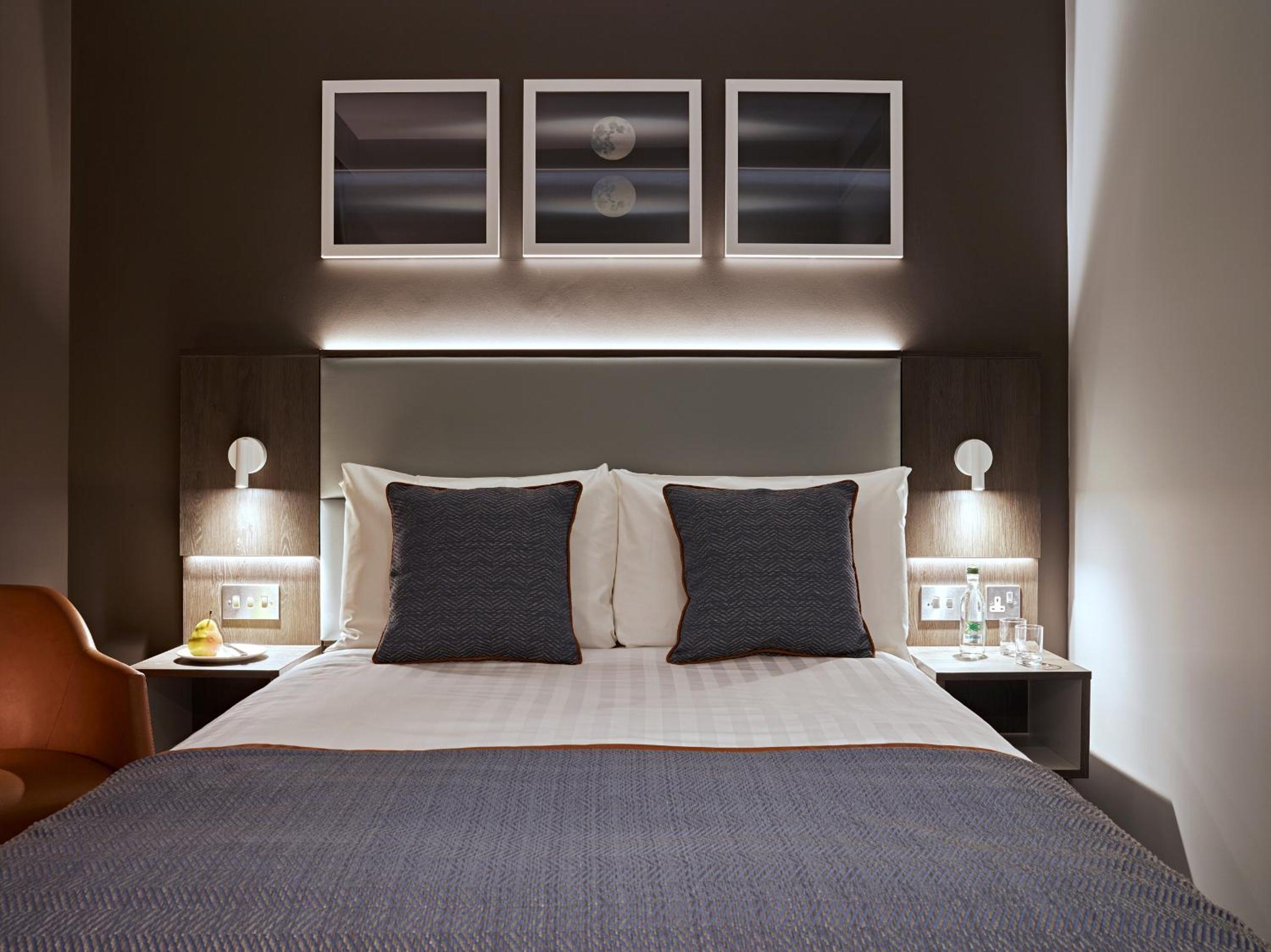 Standard Double Room - No Window photo 2