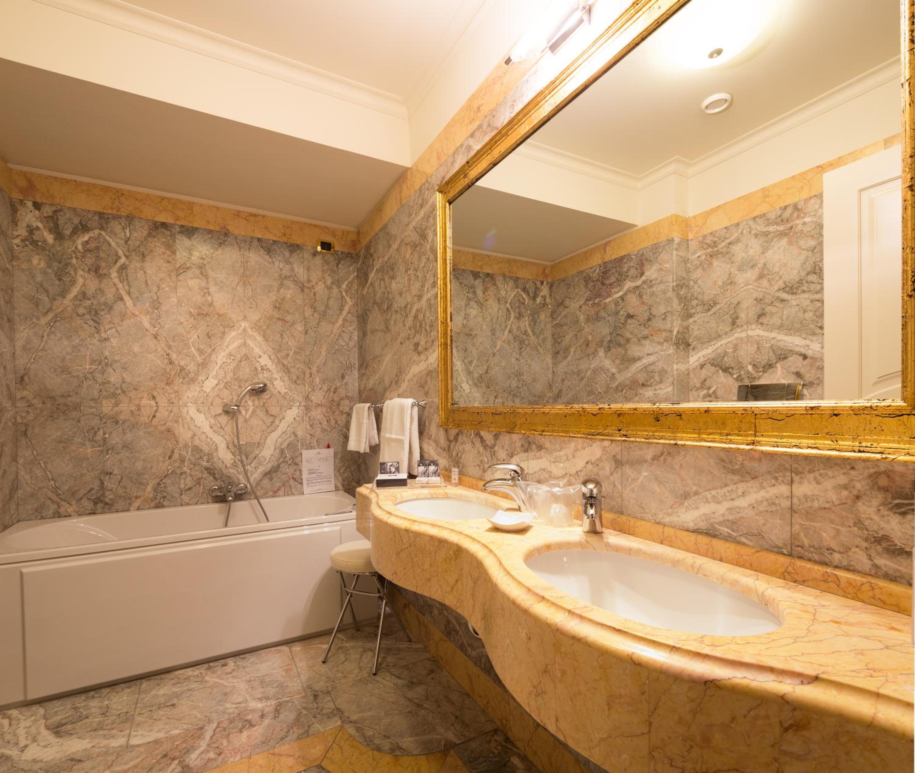 Executive Suite - Photo 8