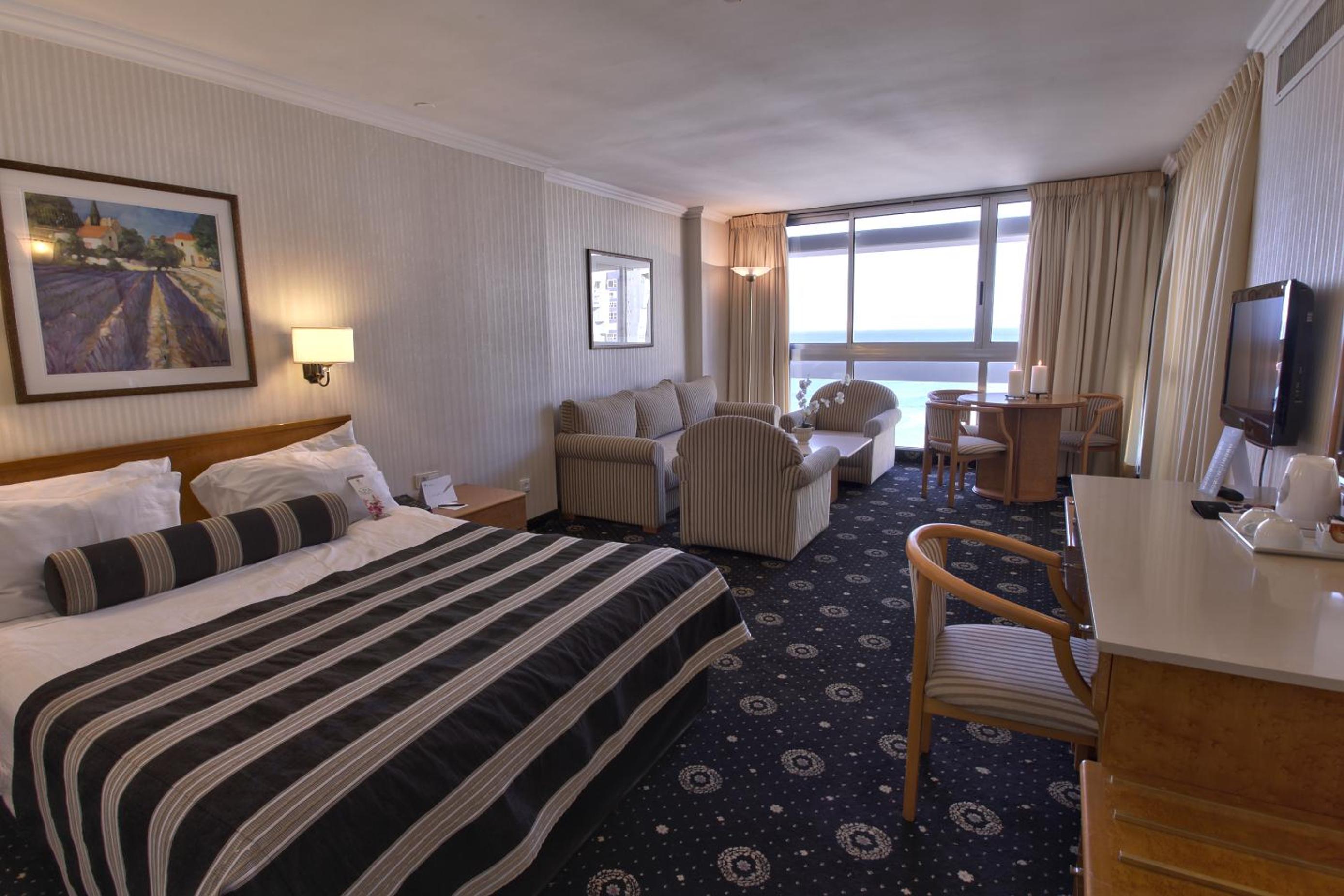 Junior Suite with Balcony and Sea View - Photo 4