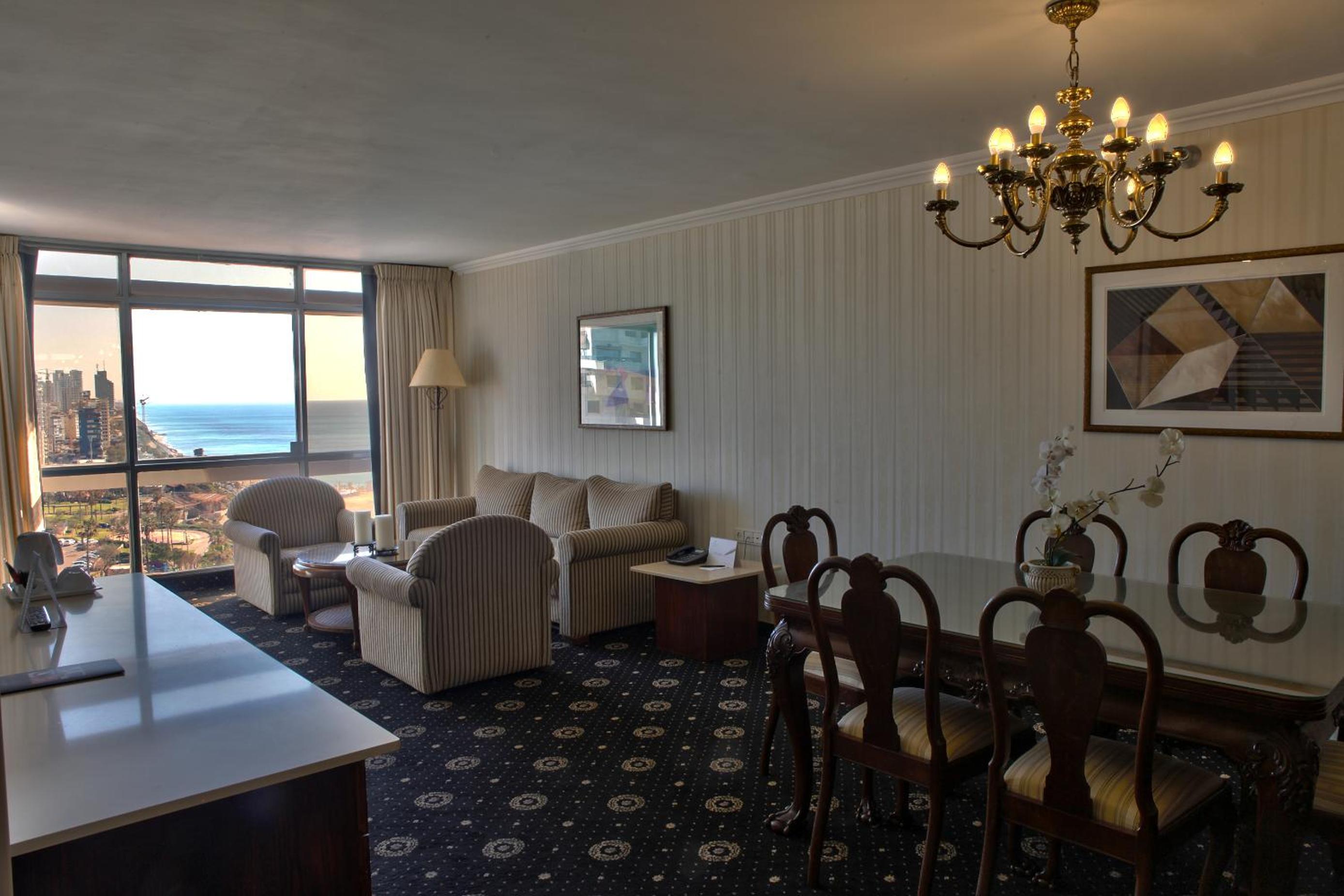 Suite with Sea and Pool View (4 Adults) - Photo 1