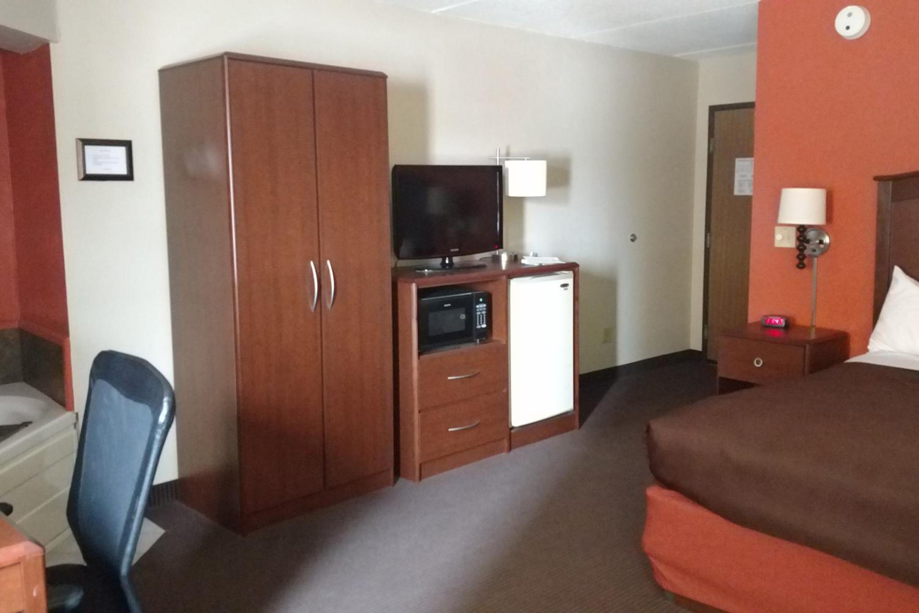 King Room - Non-Smoking - Photo 1