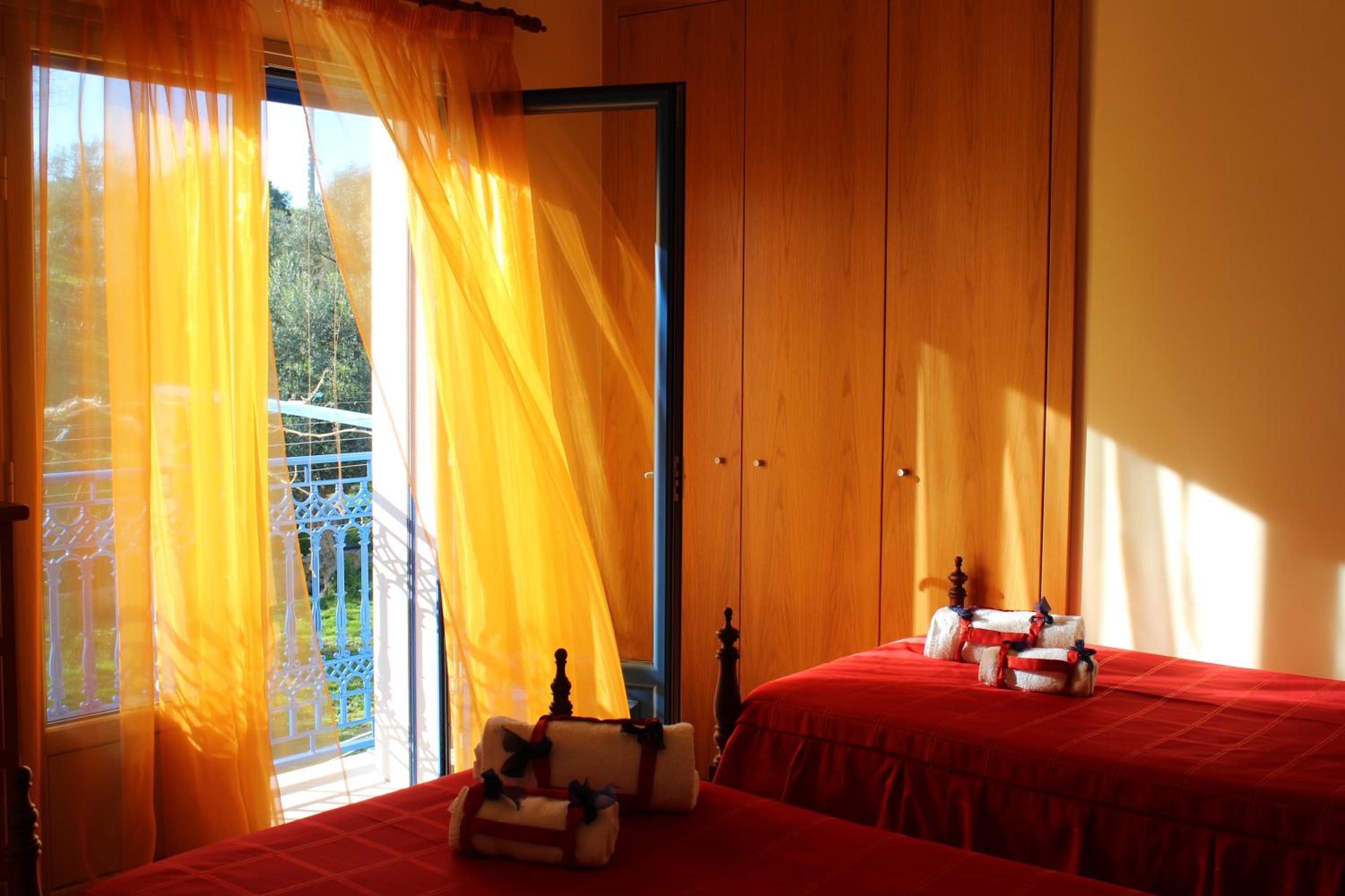 Twin Room with Balcony - Photo 1