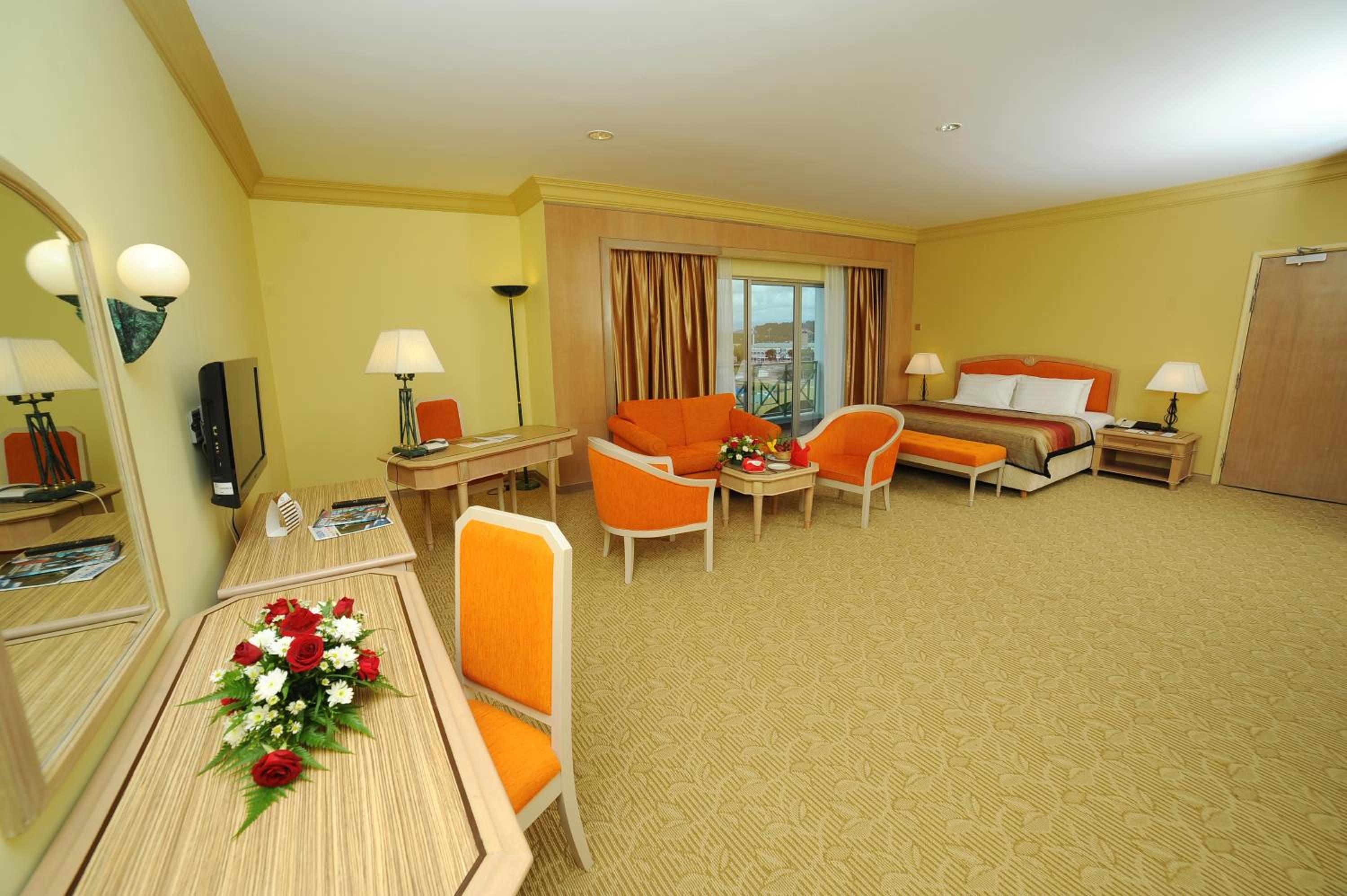 Executive Suite - Photo 5