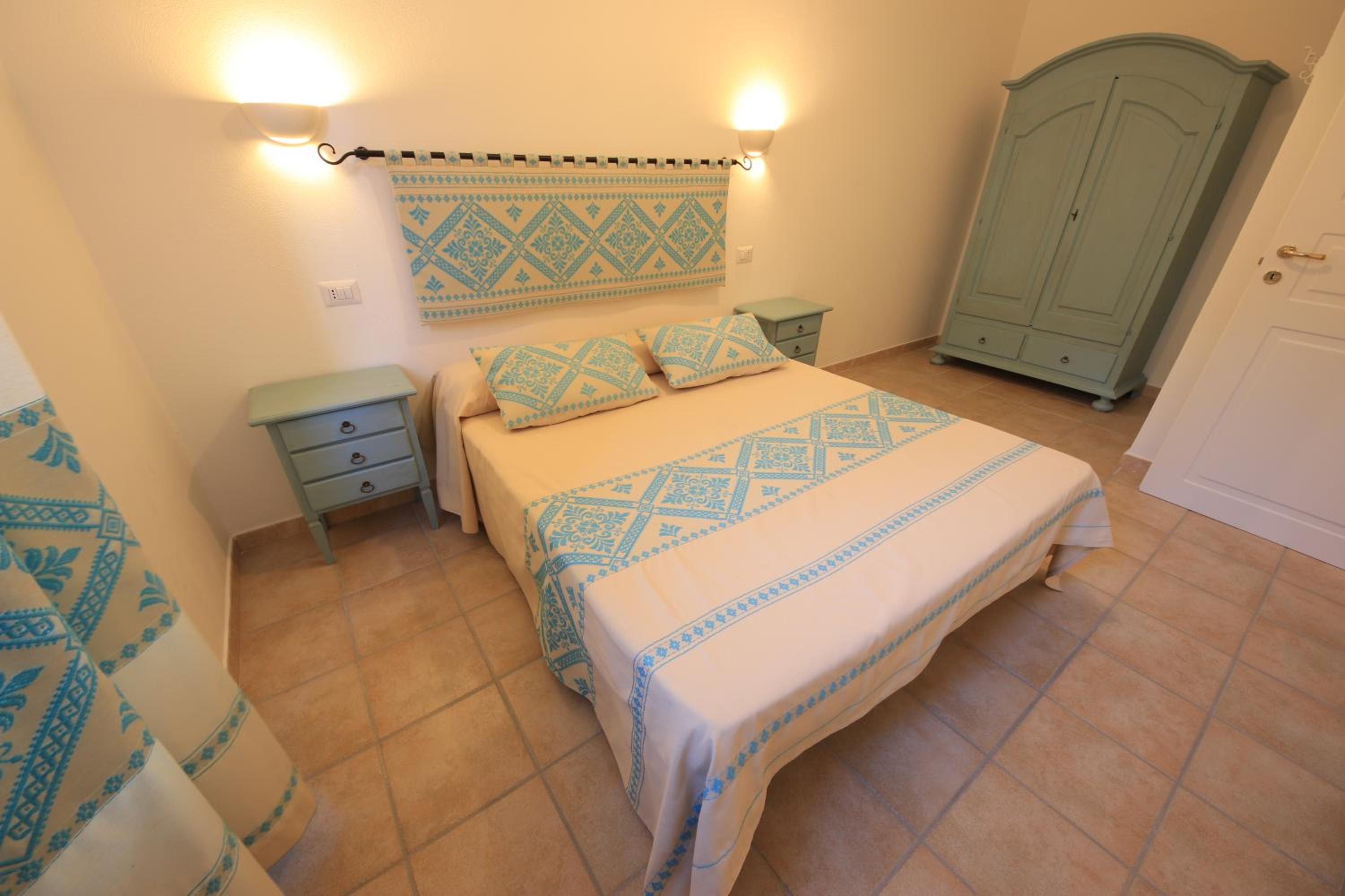 One-Bedroom Apartment with Courtyard - Photo 1