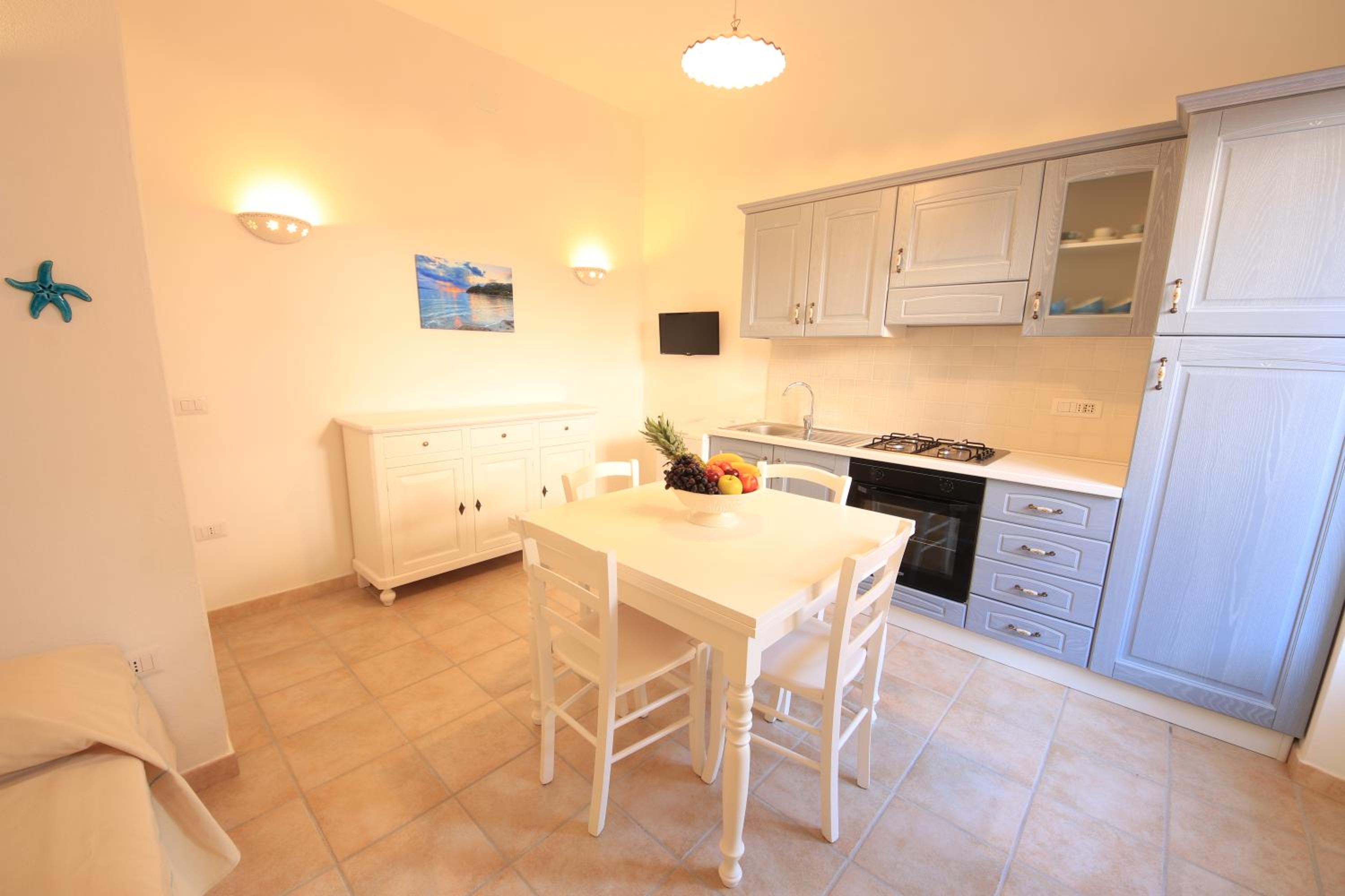One-Bedroom Apartment with Courtyard - Photo 4